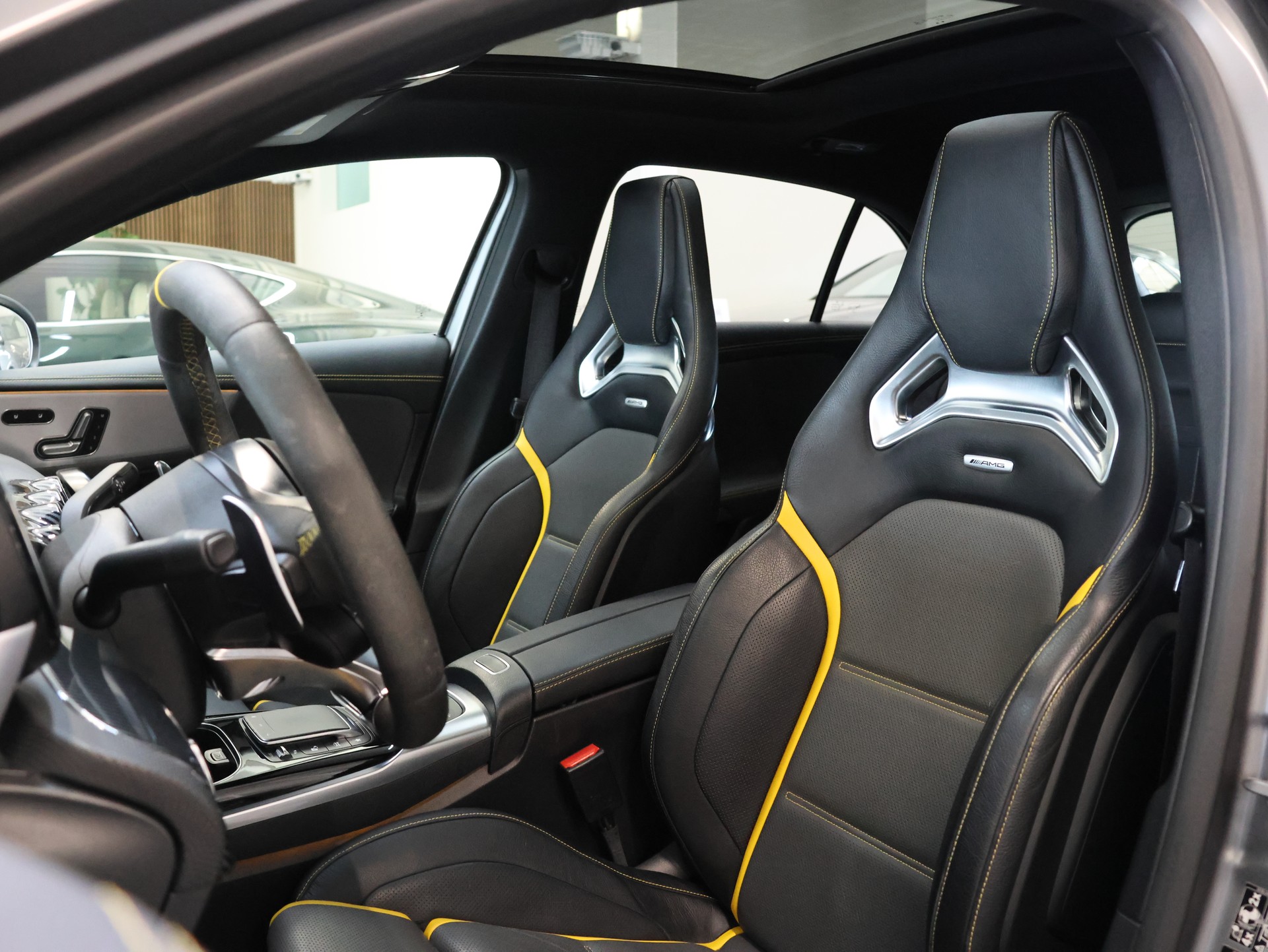MERCEDES-BENZ A 45 S AMG 4Matic+ Speedshift *DESIGNO-MAGNO*-image-27