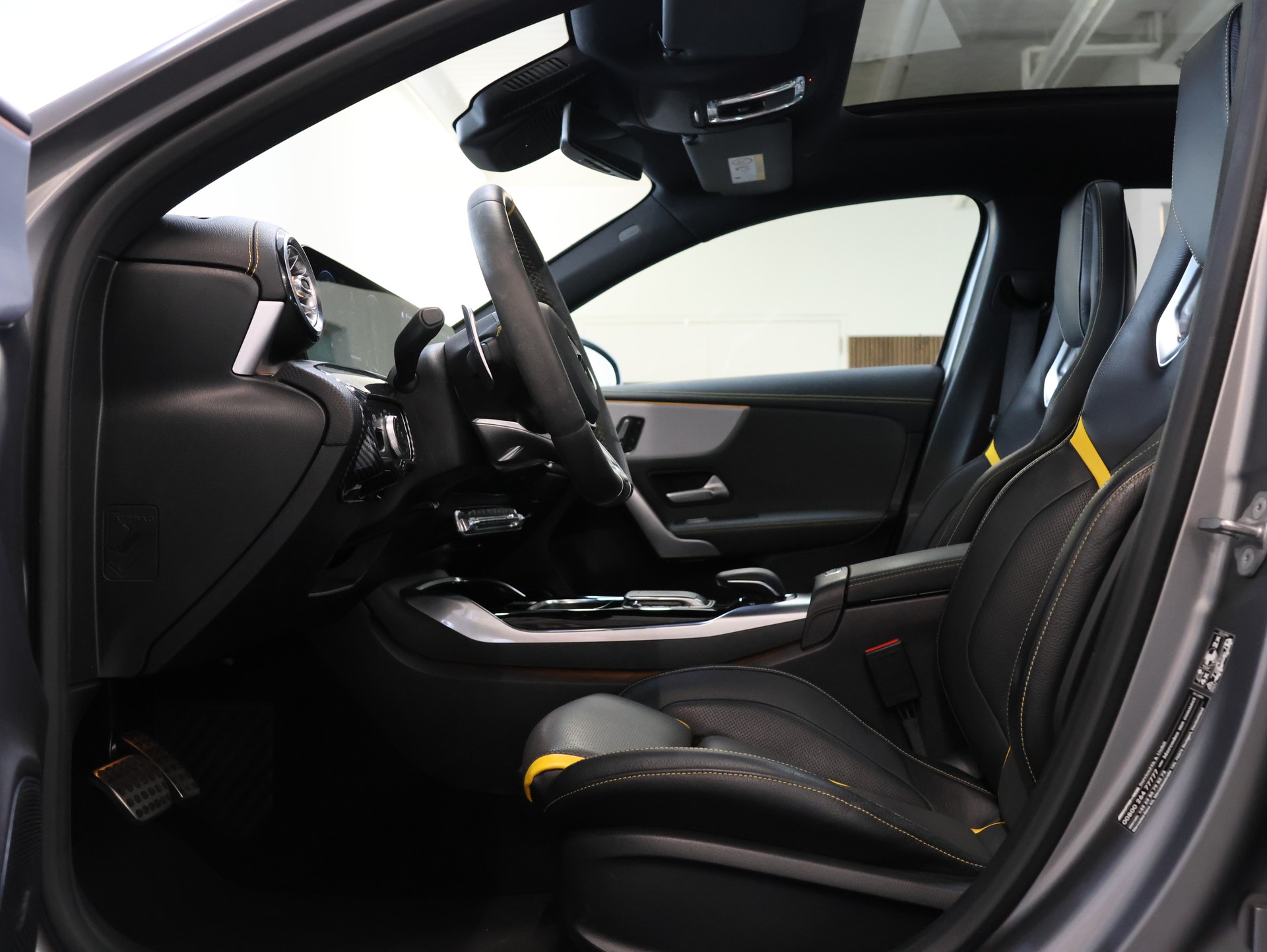 MERCEDES-BENZ A 45 S AMG 4Matic+ Speedshift *DESIGNO-MAGNO*-image-26