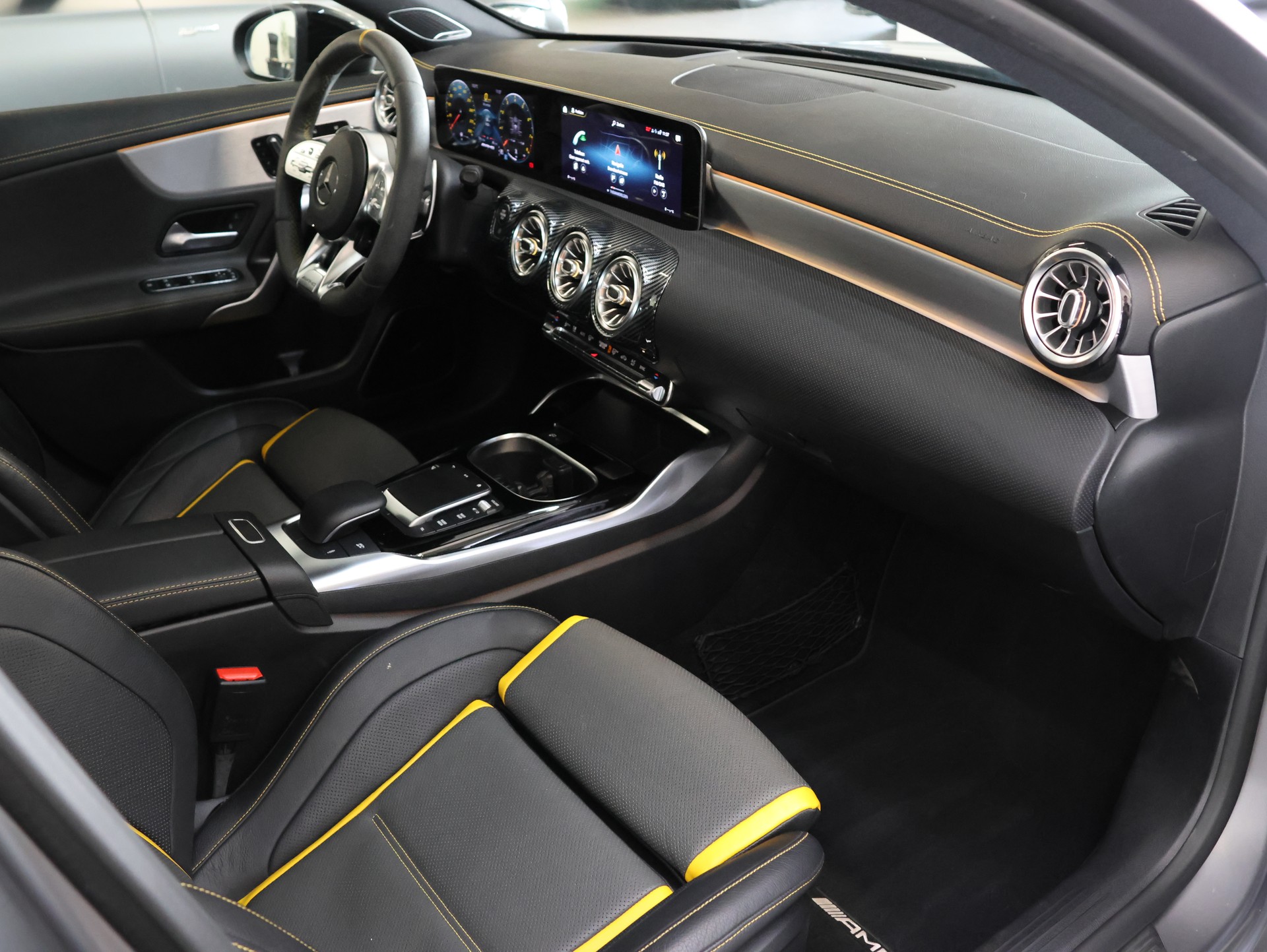 MERCEDES-BENZ A 45 S AMG 4Matic+ Speedshift *DESIGNO-MAGNO*-image-21