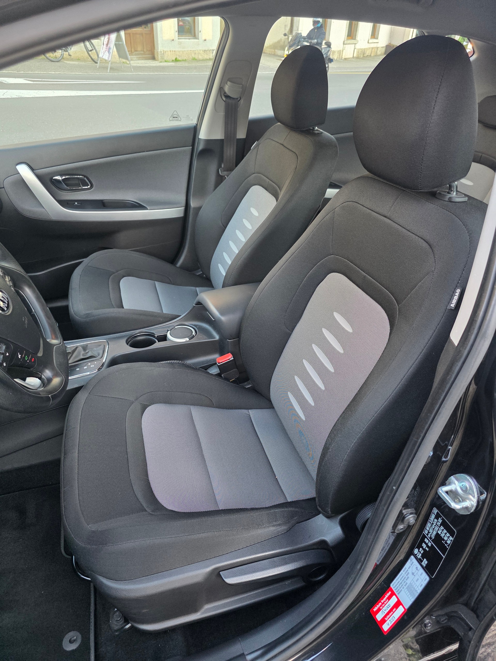 KIA Cee'd 1.6 GDi Trend DCT-image-8