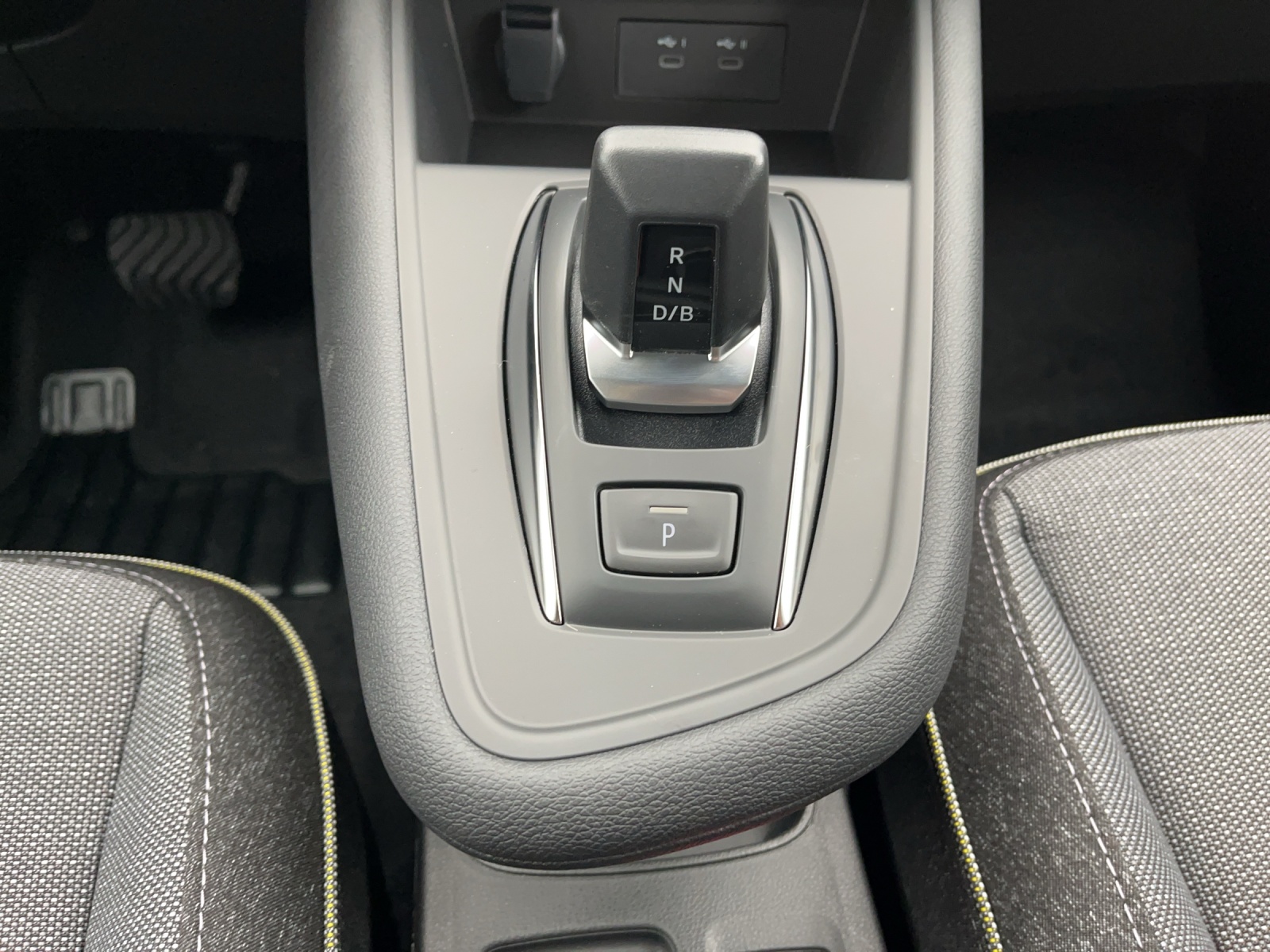 RENAULT Captur 1.8 E-Tech techno-image-13