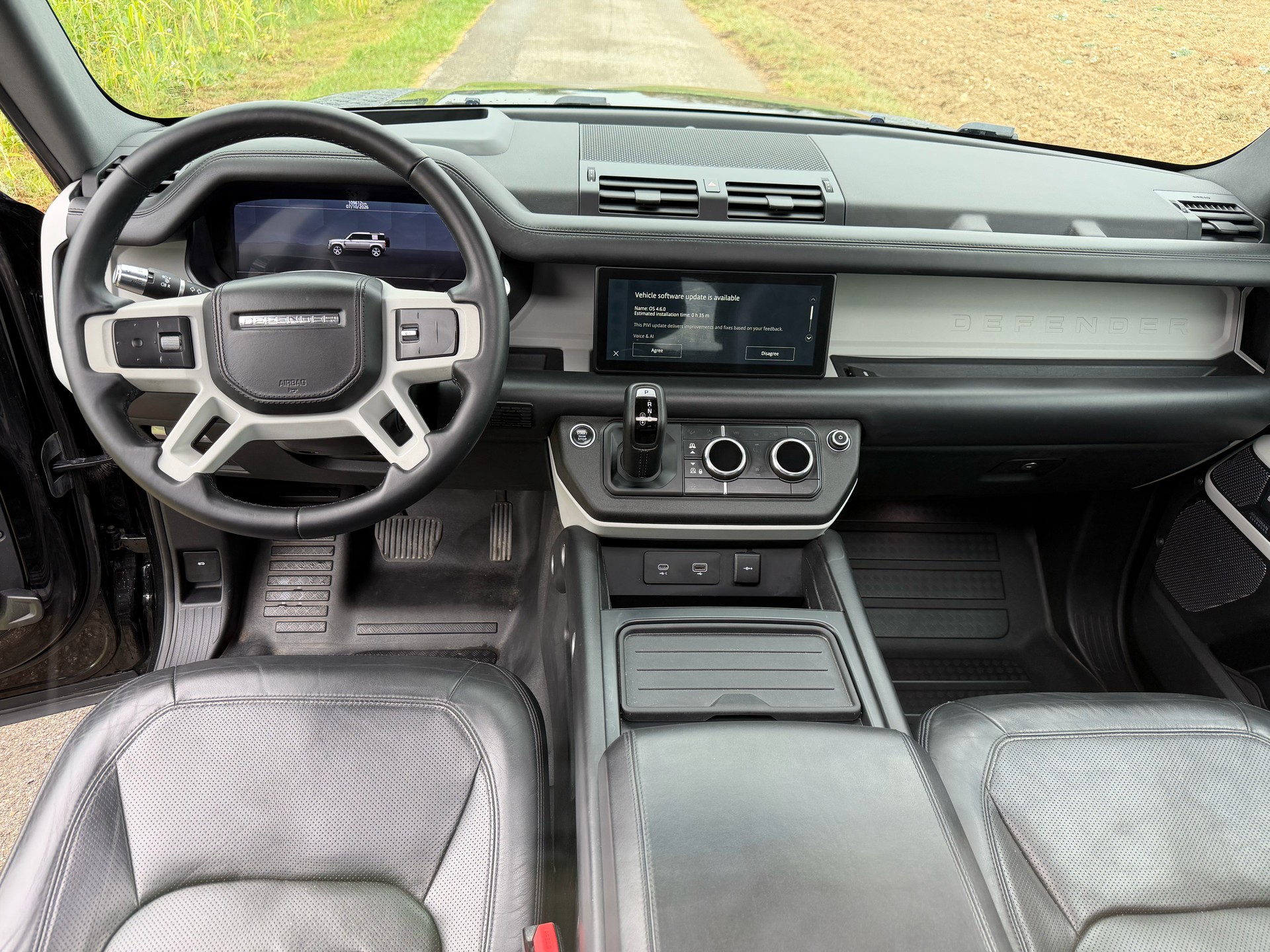 LAND ROVER Defender 110 P300 Si4 HSE AT8-image-14