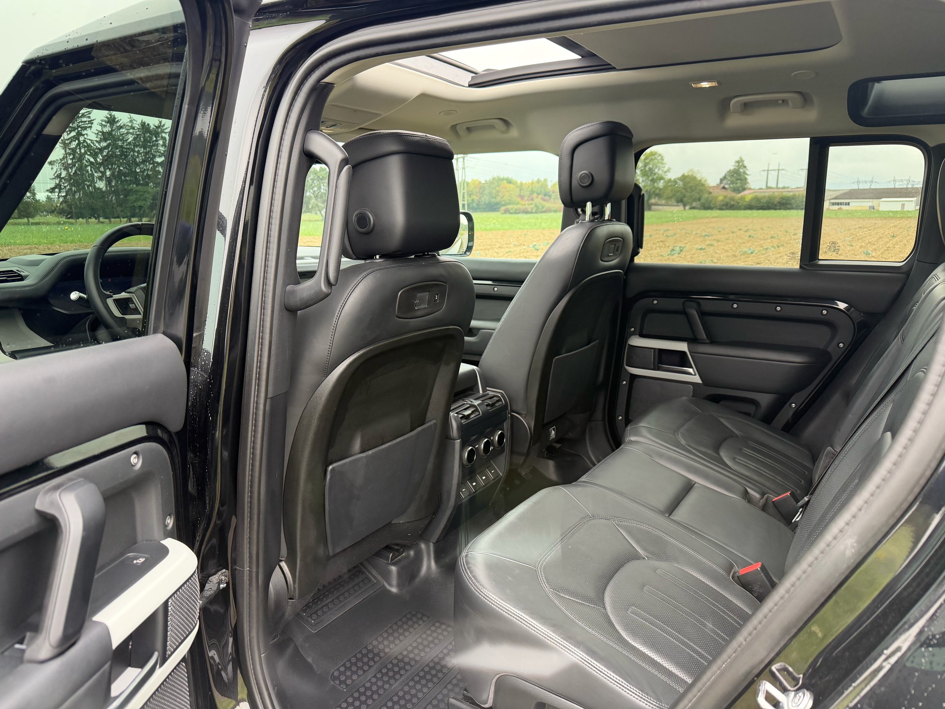 LAND ROVER Defender 110 P300 Si4 HSE AT8-image-13