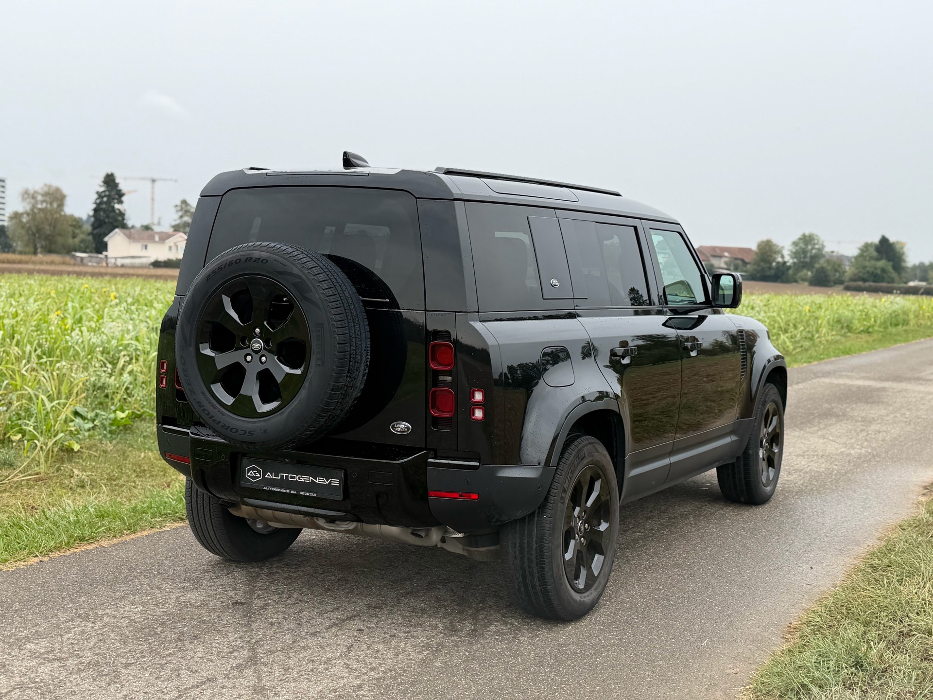 LAND ROVER Defender 110 P300 Si4 HSE AT8-image-7