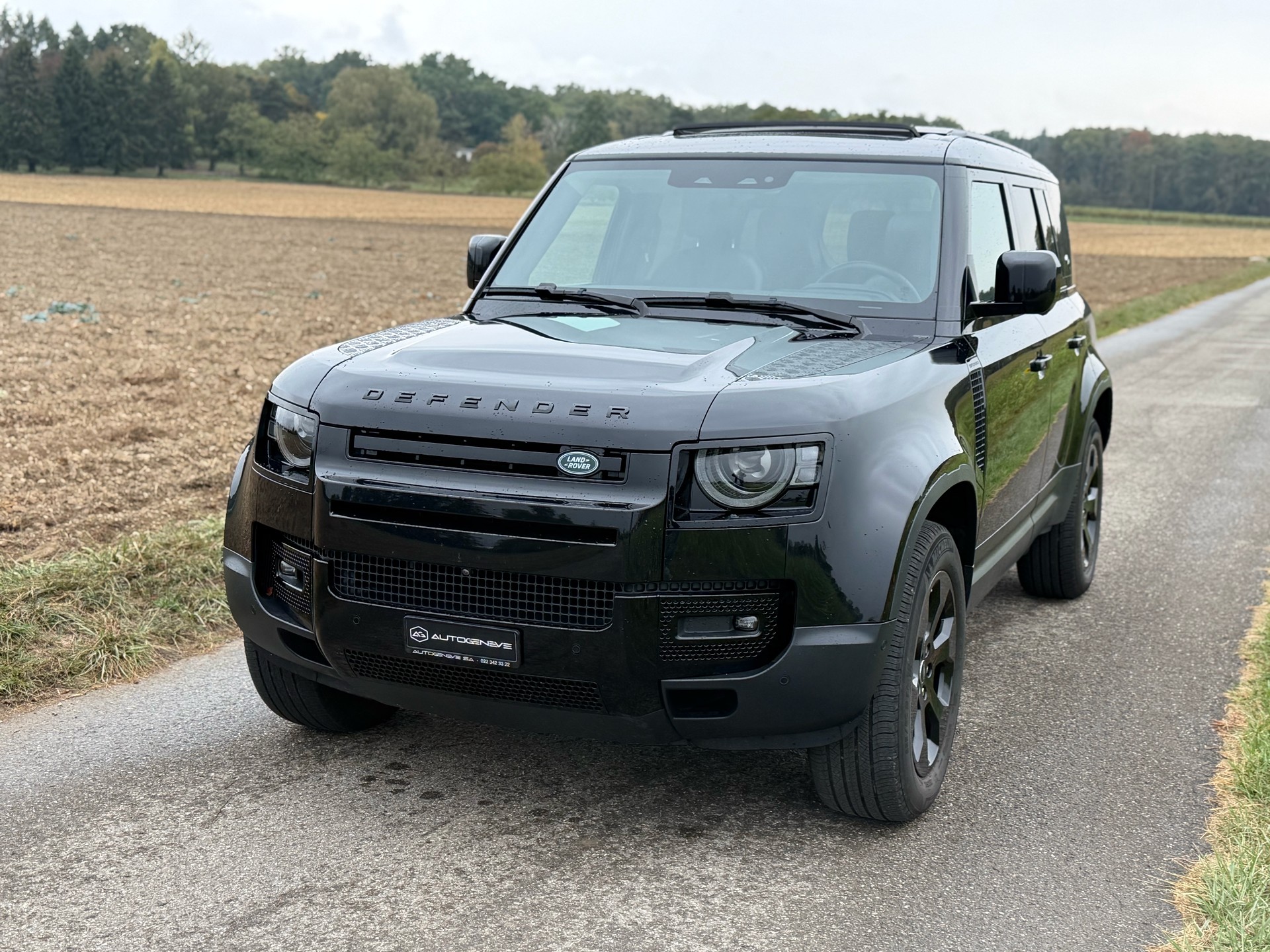 LAND ROVER Defender 110 P300 Si4 HSE AT8-image-3