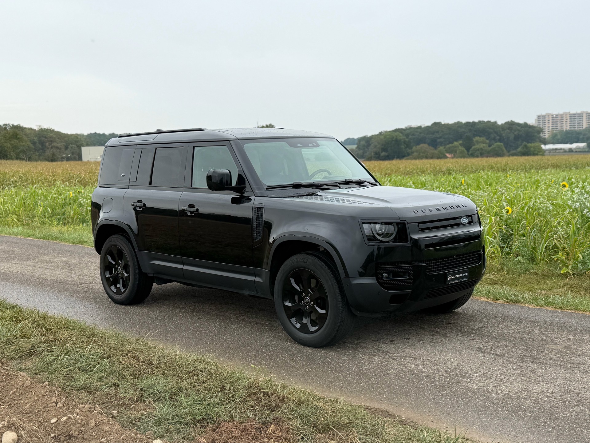 LAND ROVER Defender 110 P300 Si4 HSE AT8-image-10