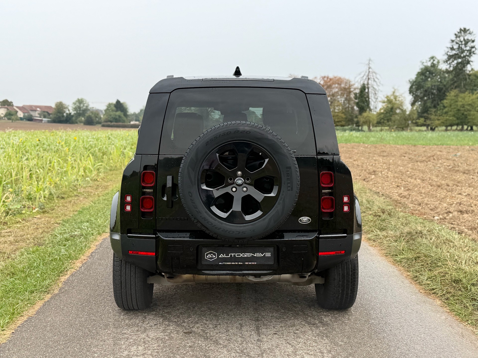 LAND ROVER Defender 110 P300 Si4 HSE AT8-image-6