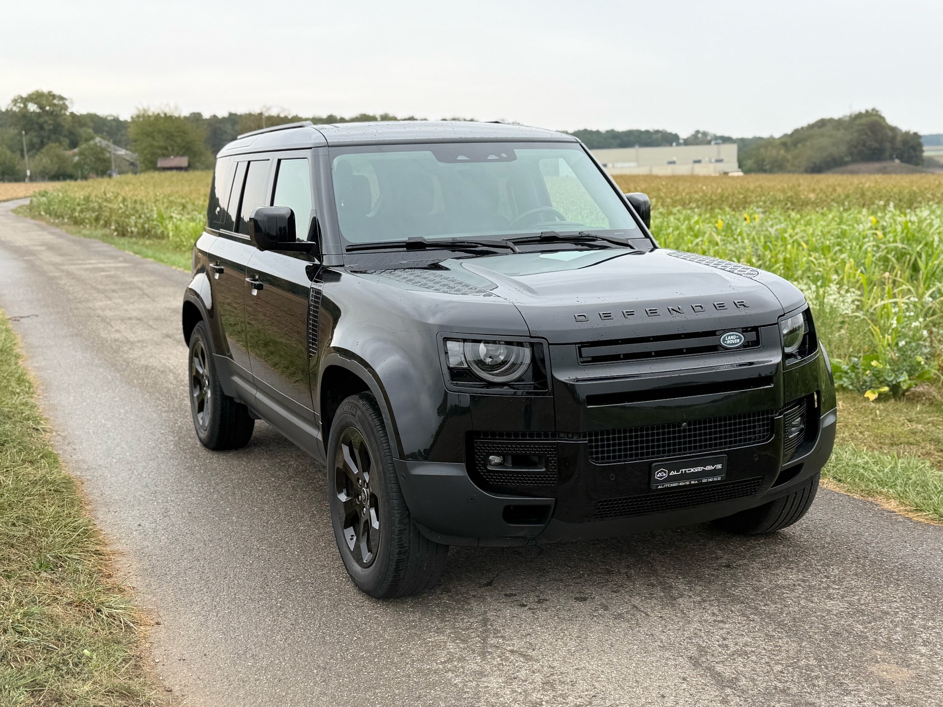 LAND ROVER Defender 110 P300 Si4 HSE AT8-image-9