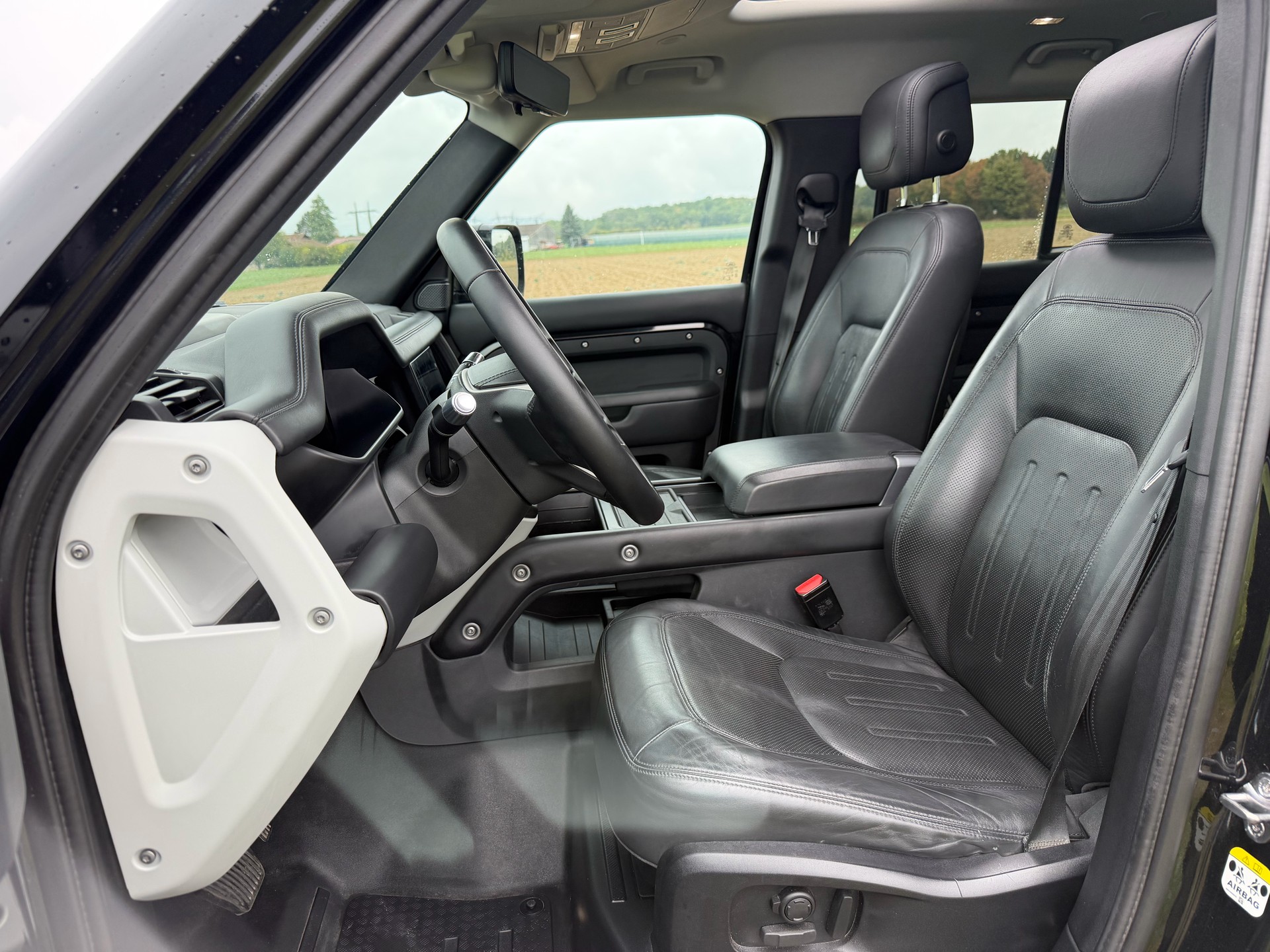 LAND ROVER Defender 110 P300 Si4 HSE AT8-image-12