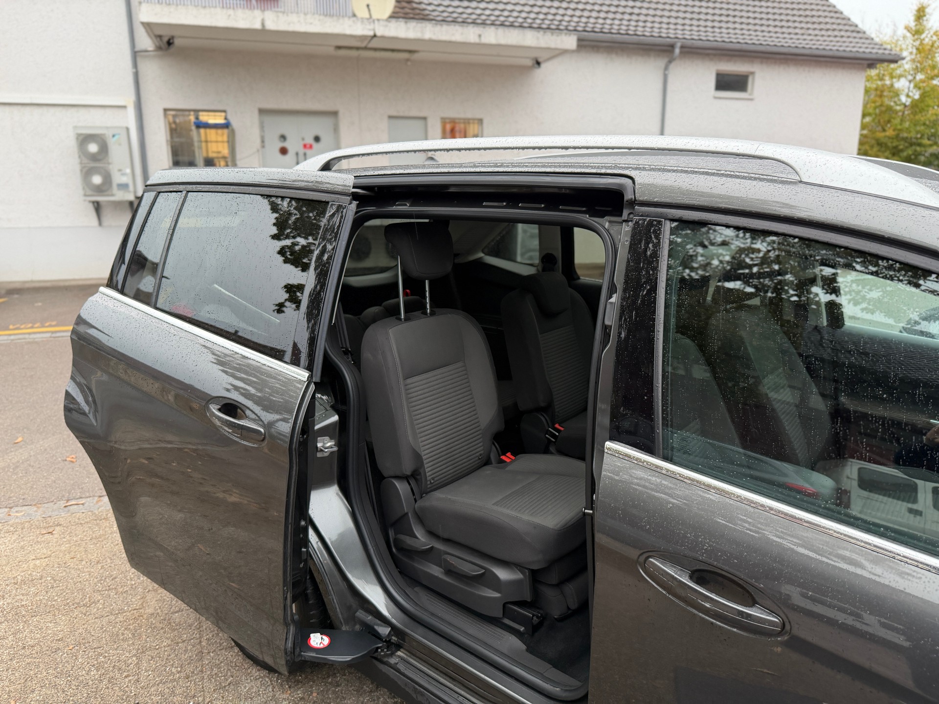 FORD Grand C-Max 1.5 SCTi Titanium X-image-9