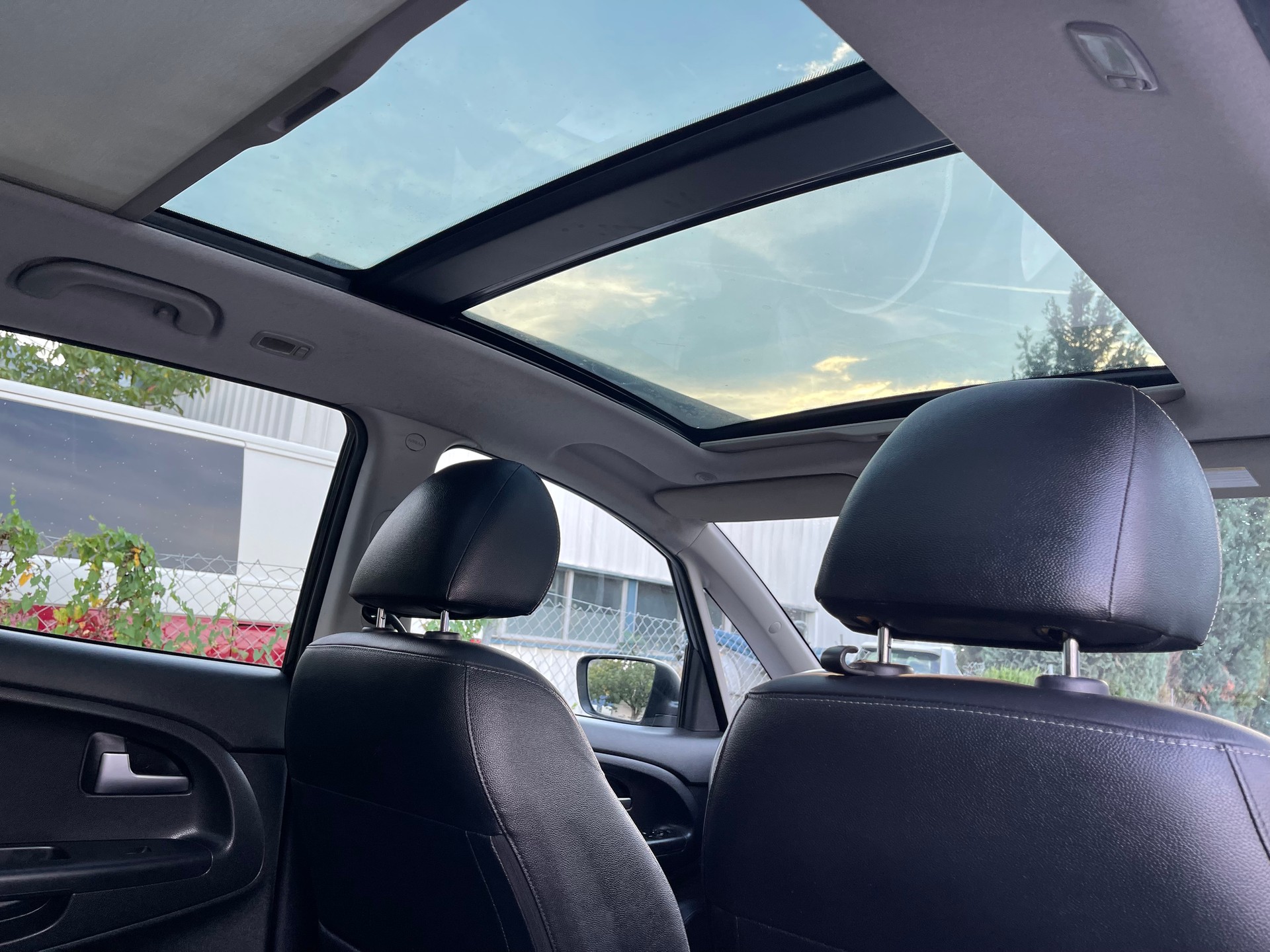 KIA Venga 1.6 CVVT Style Automatic-image-21