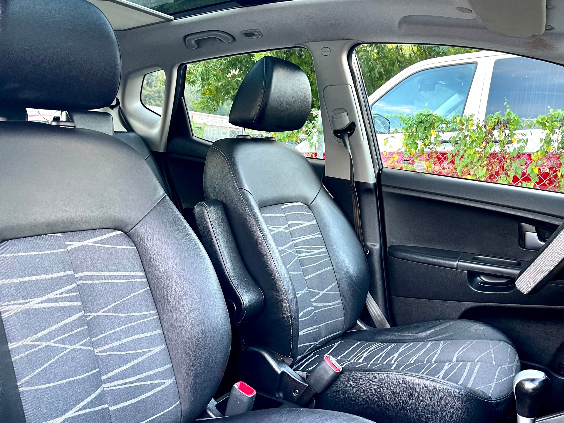 KIA Venga 1.6 CVVT Style Automatic-image-14