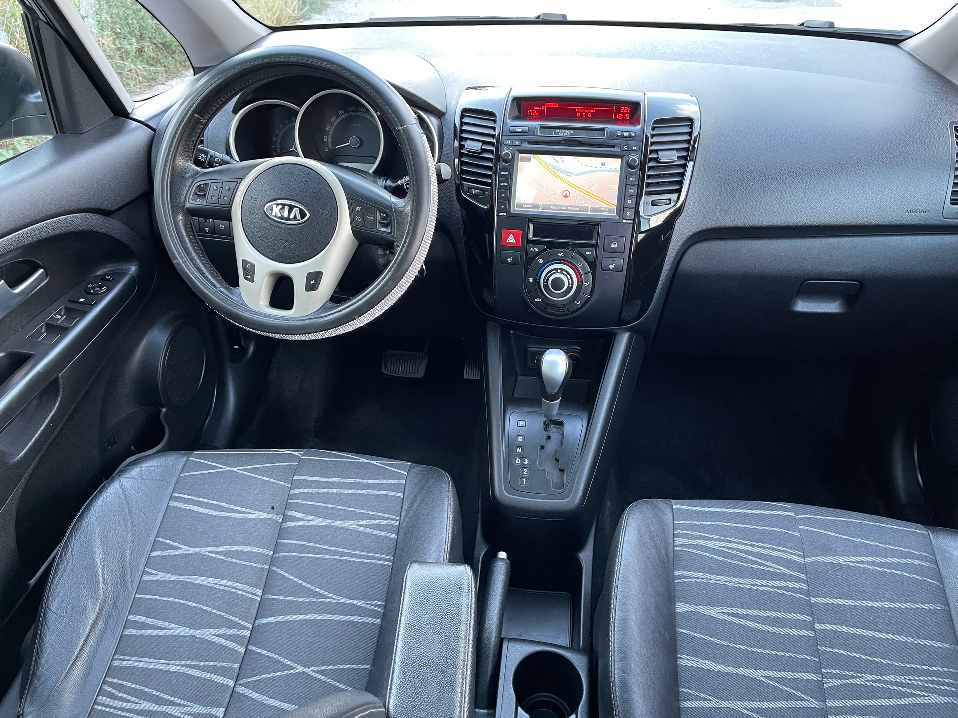 KIA Venga 1.6 CVVT Style Automatic-image-1