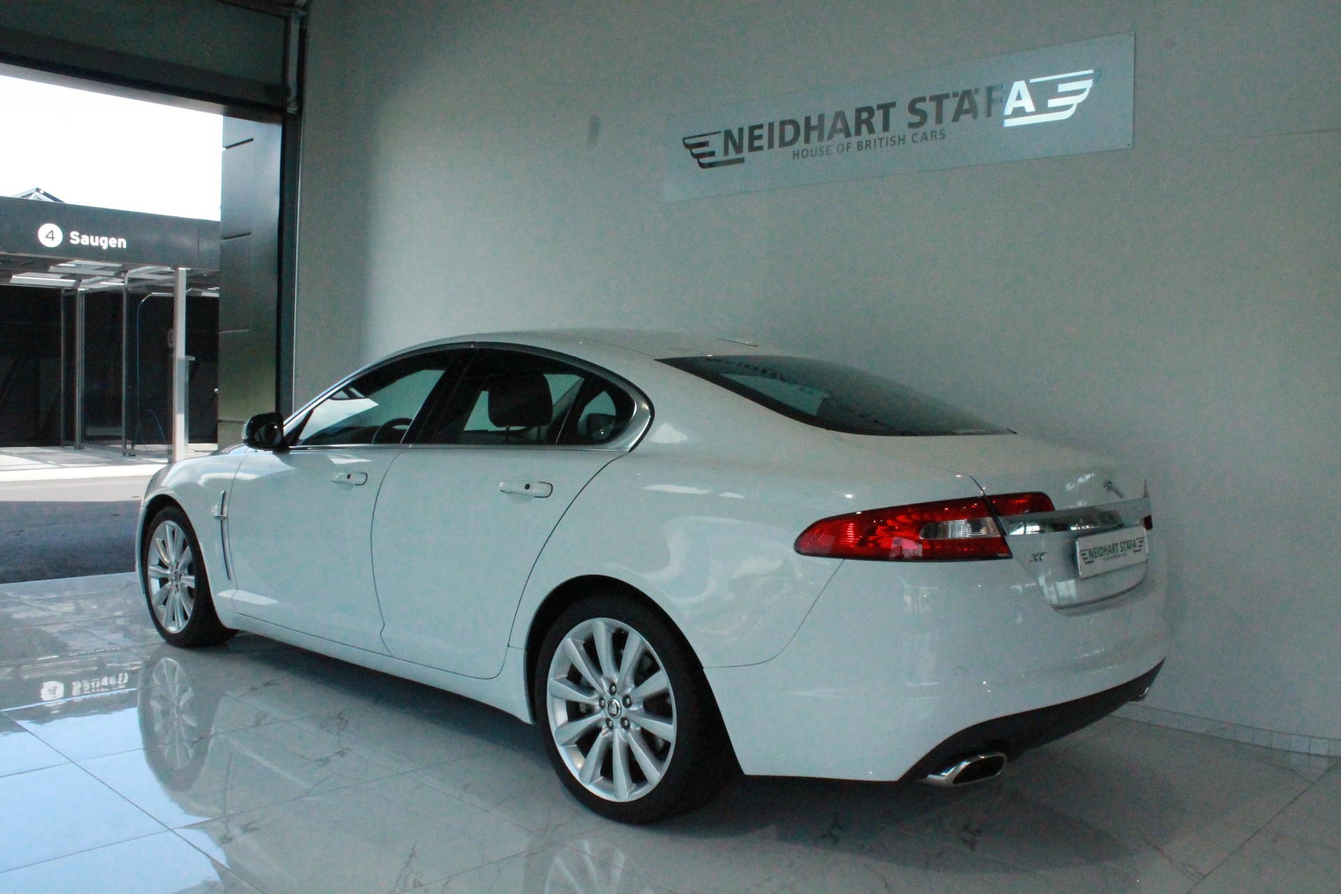 JAGUAR XF 5.0 V8 Portfolio-showroom-element-1