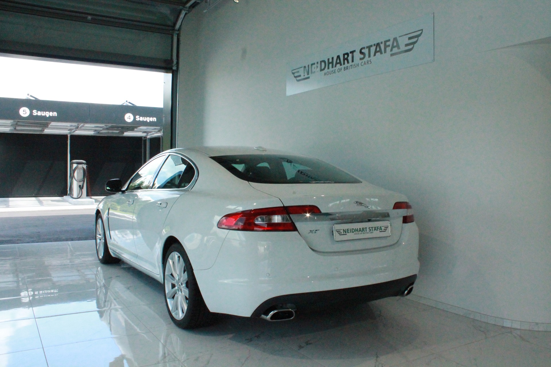 JAGUAR XF 5.0 V8 Portfolio-showroom-element-2