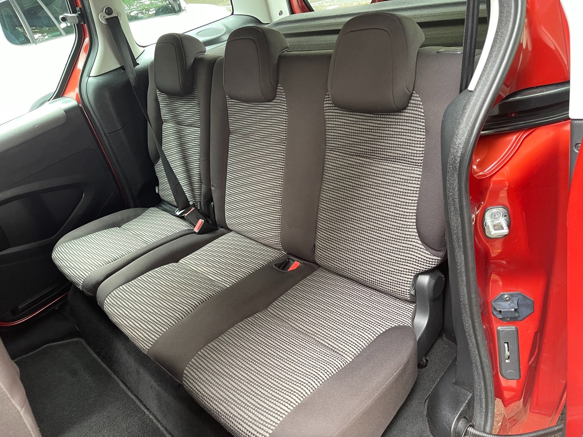 PEUGEOT Partner 1.6 Outdoor-image-9