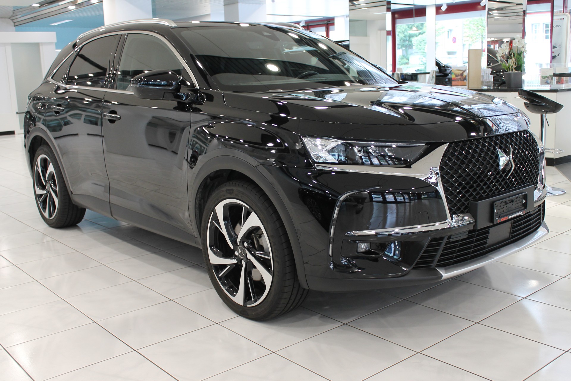 DS AUTOMOBILES DS 7 Crossback E-Tense 300 4x4 Rivoli-showroom-element-1