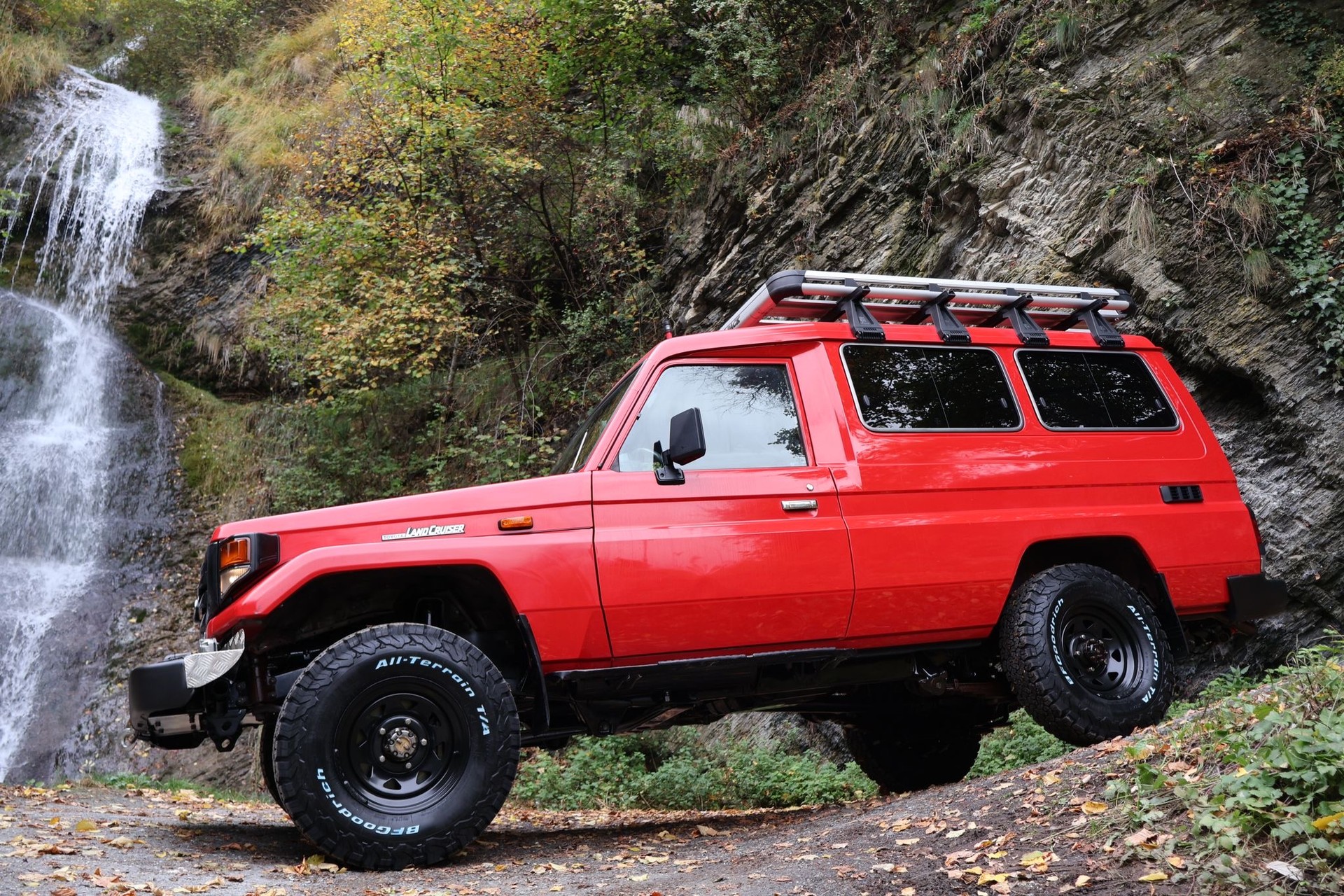 TOYOTA LAND CRUISER-image-2