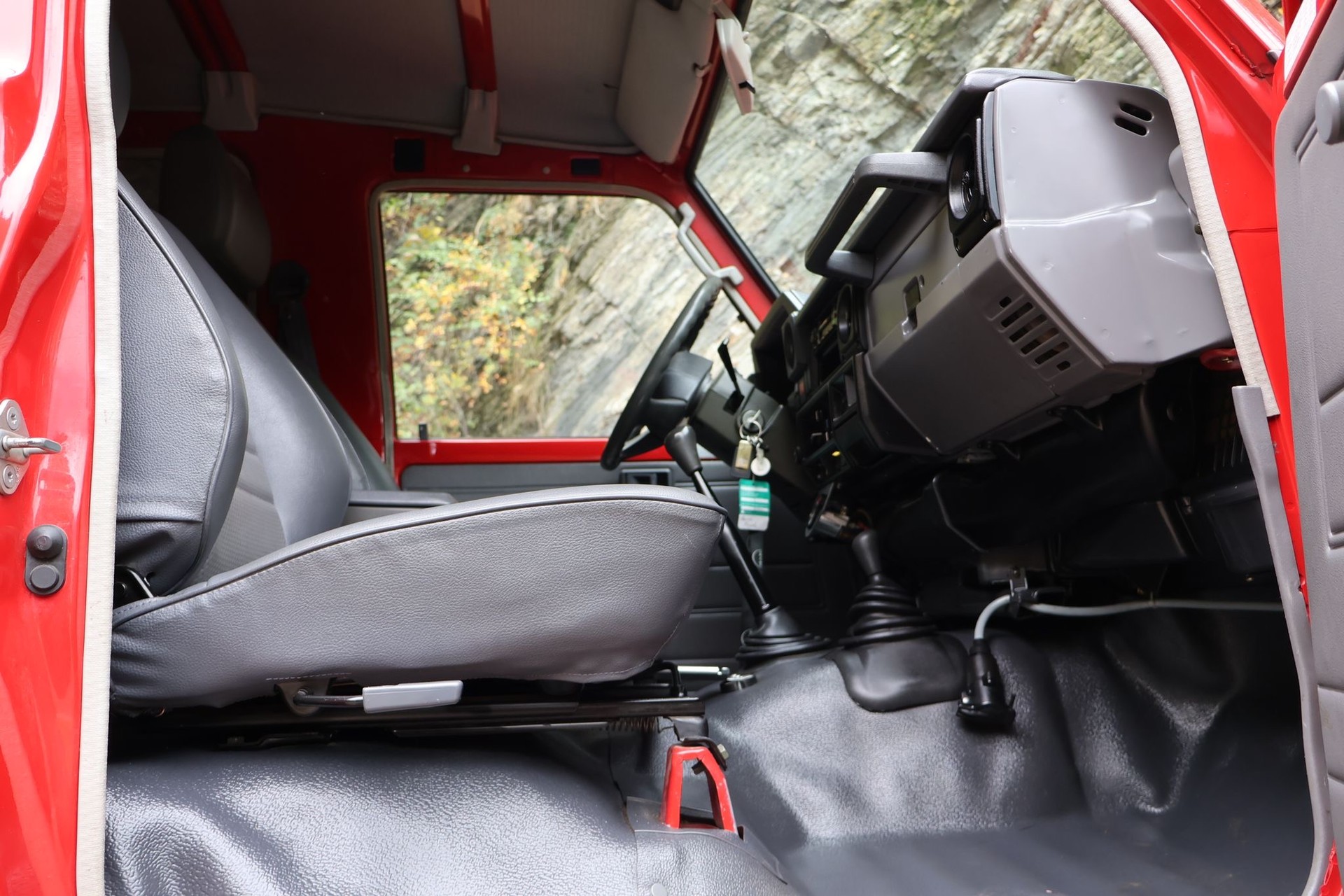 TOYOTA LAND CRUISER-image-10