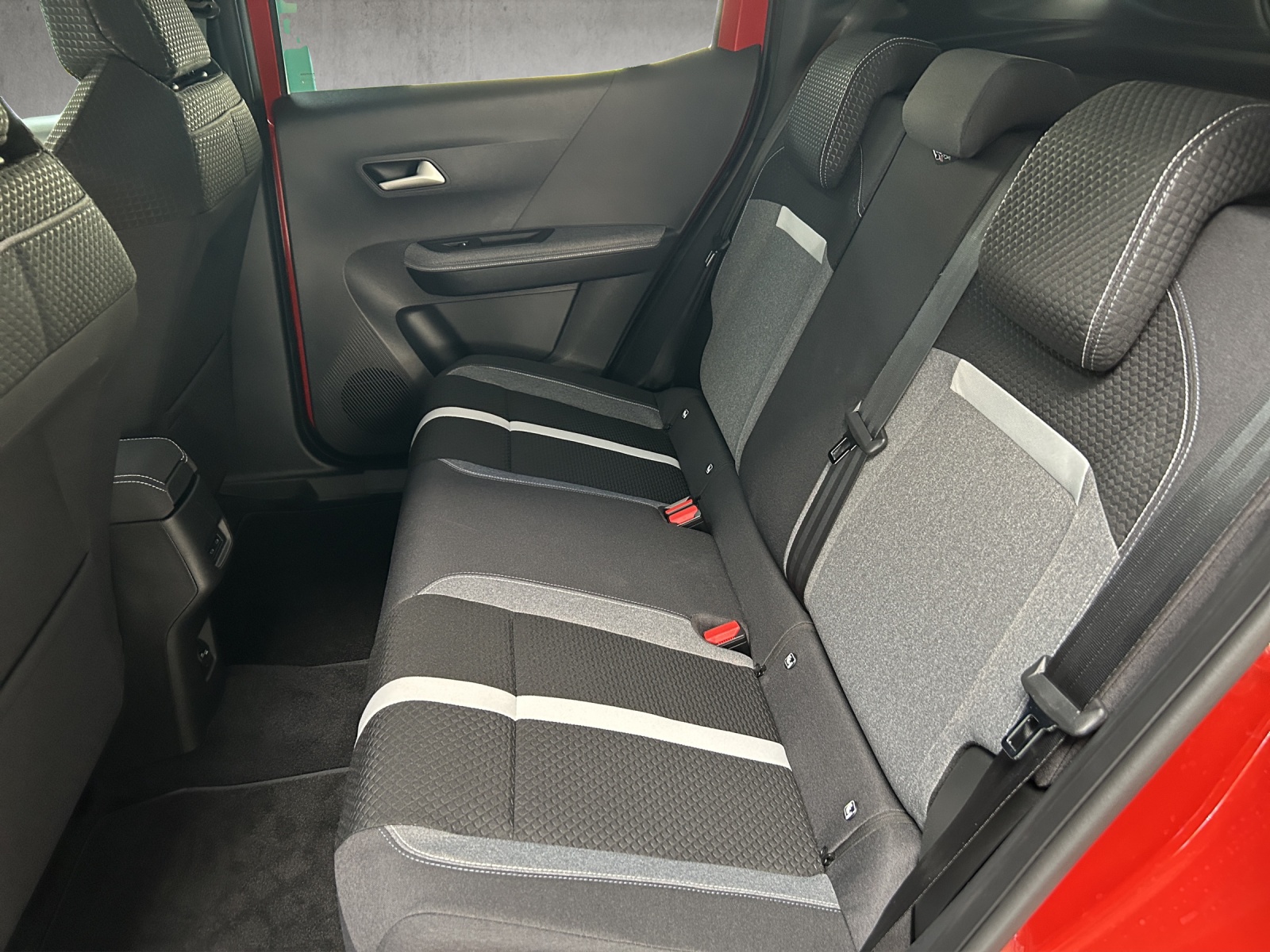 OPEL Frontera-e GS-image-10