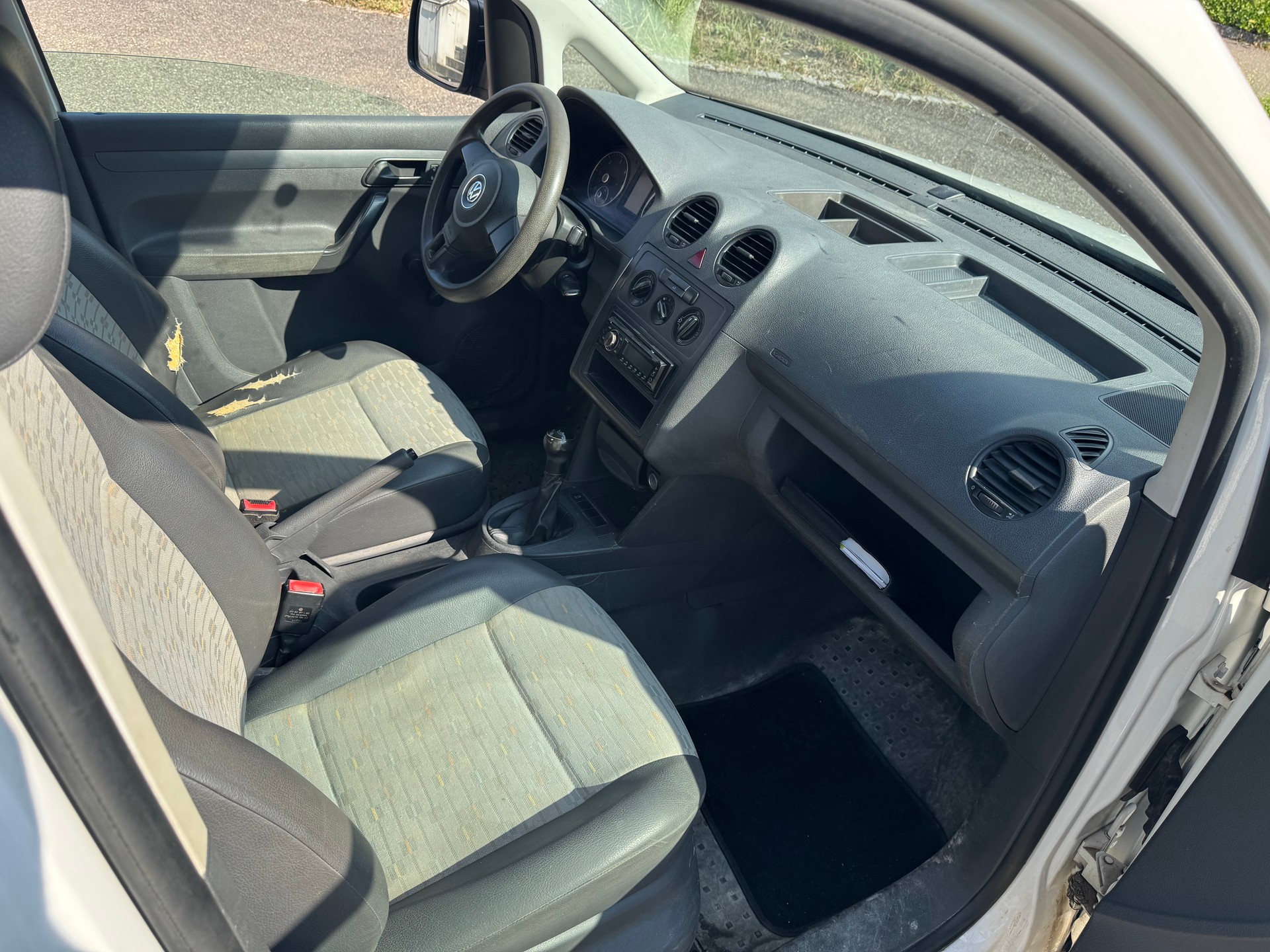 VW Caddy 1.6 TDI BlueMotion Technology-image-11