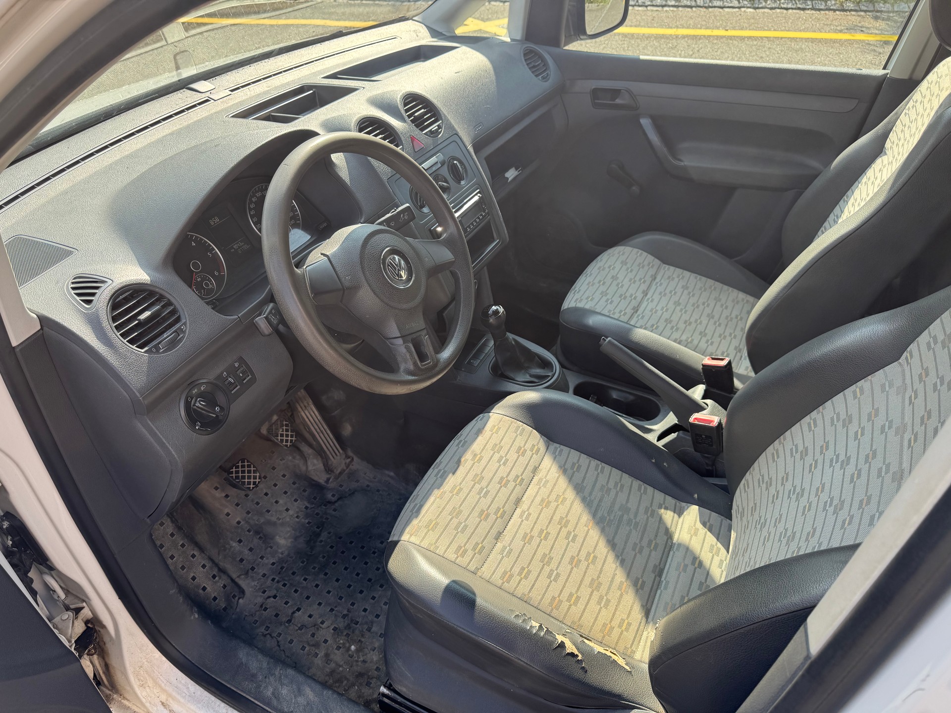 VW Caddy 1.6 TDI BlueMotion Technology-image-10