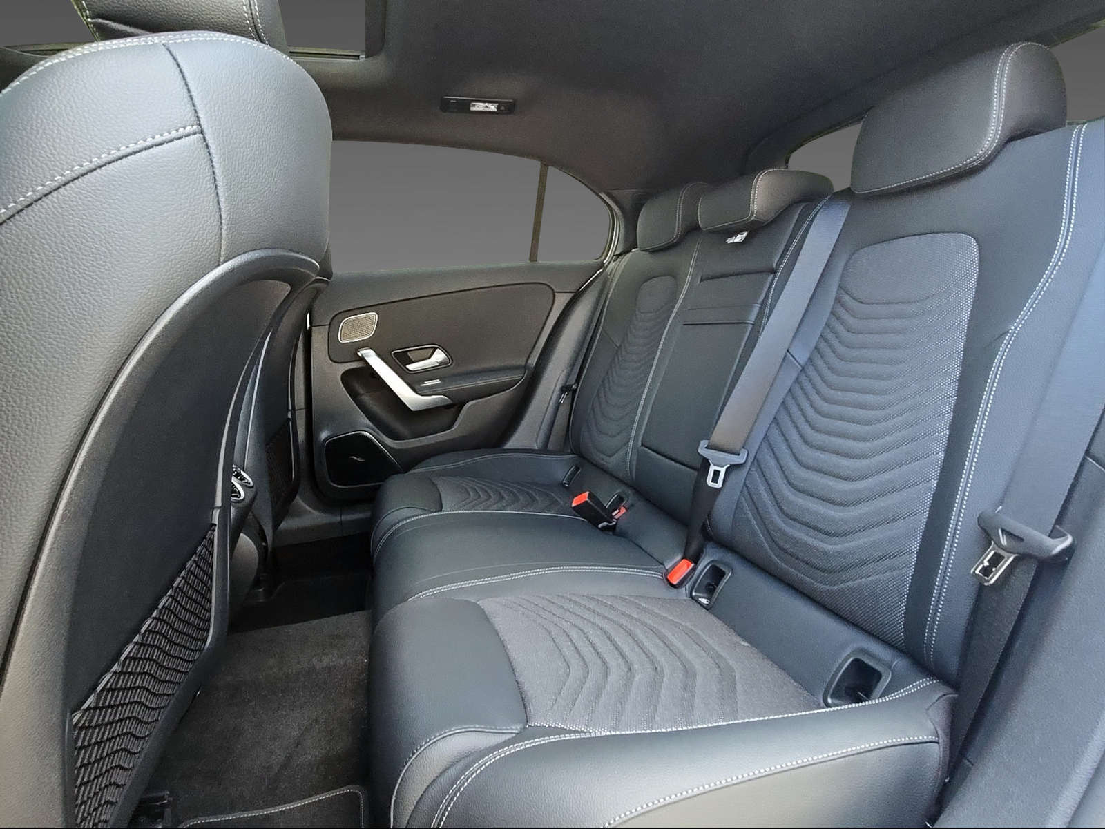 MERCEDES-BENZ A 250 4Matic 8G-DCT-image-10