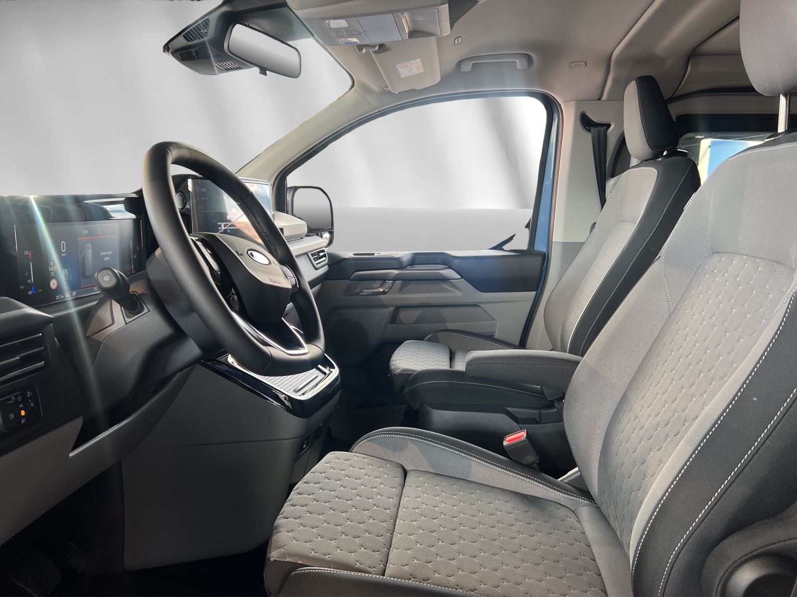 FORD Transit C Nugget 320 L1 2.0 EcoBlue 150 Titanium-image-3