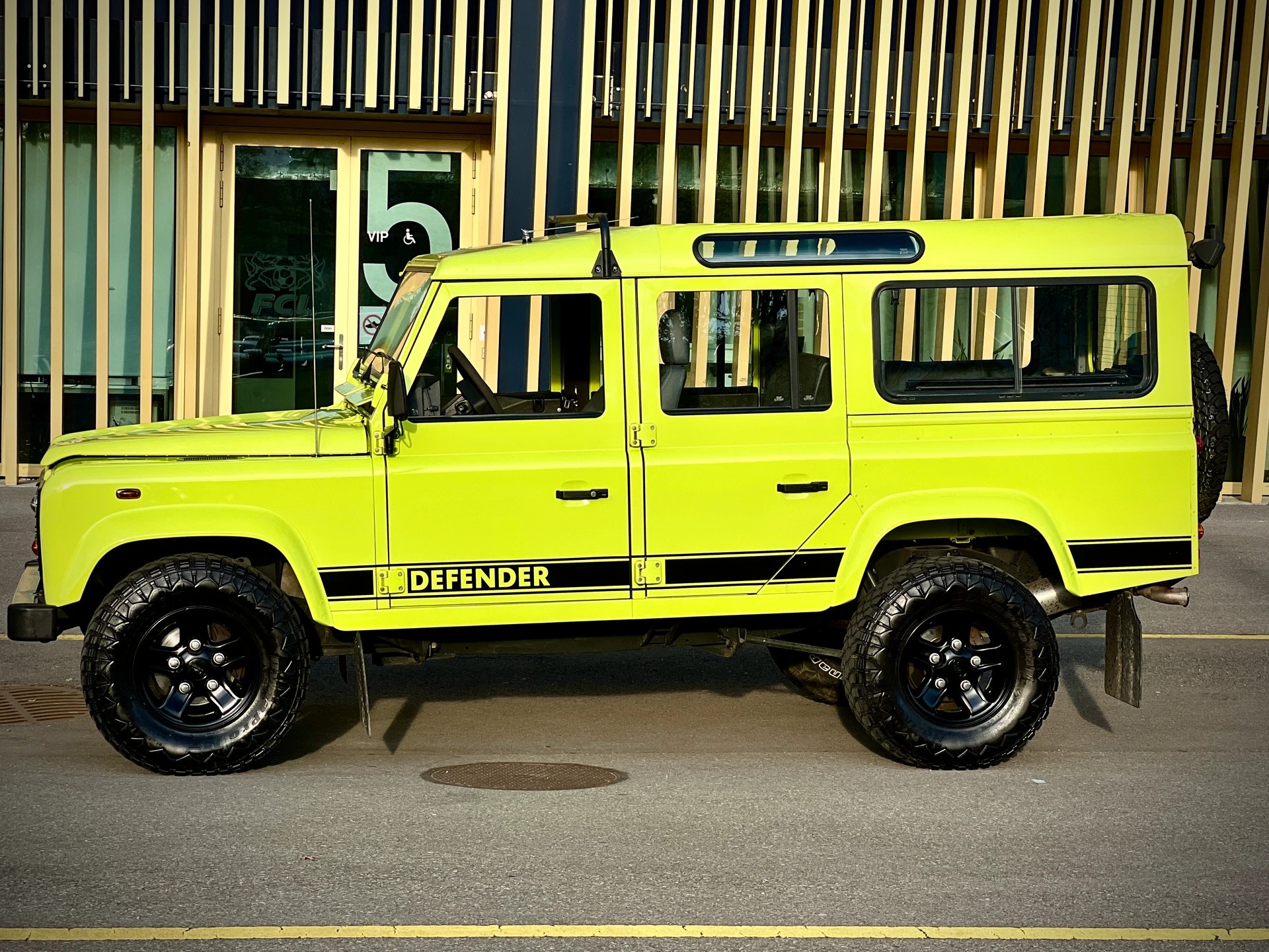 LAND ROVER Defender 110 SW 2.5 Td5-image-1