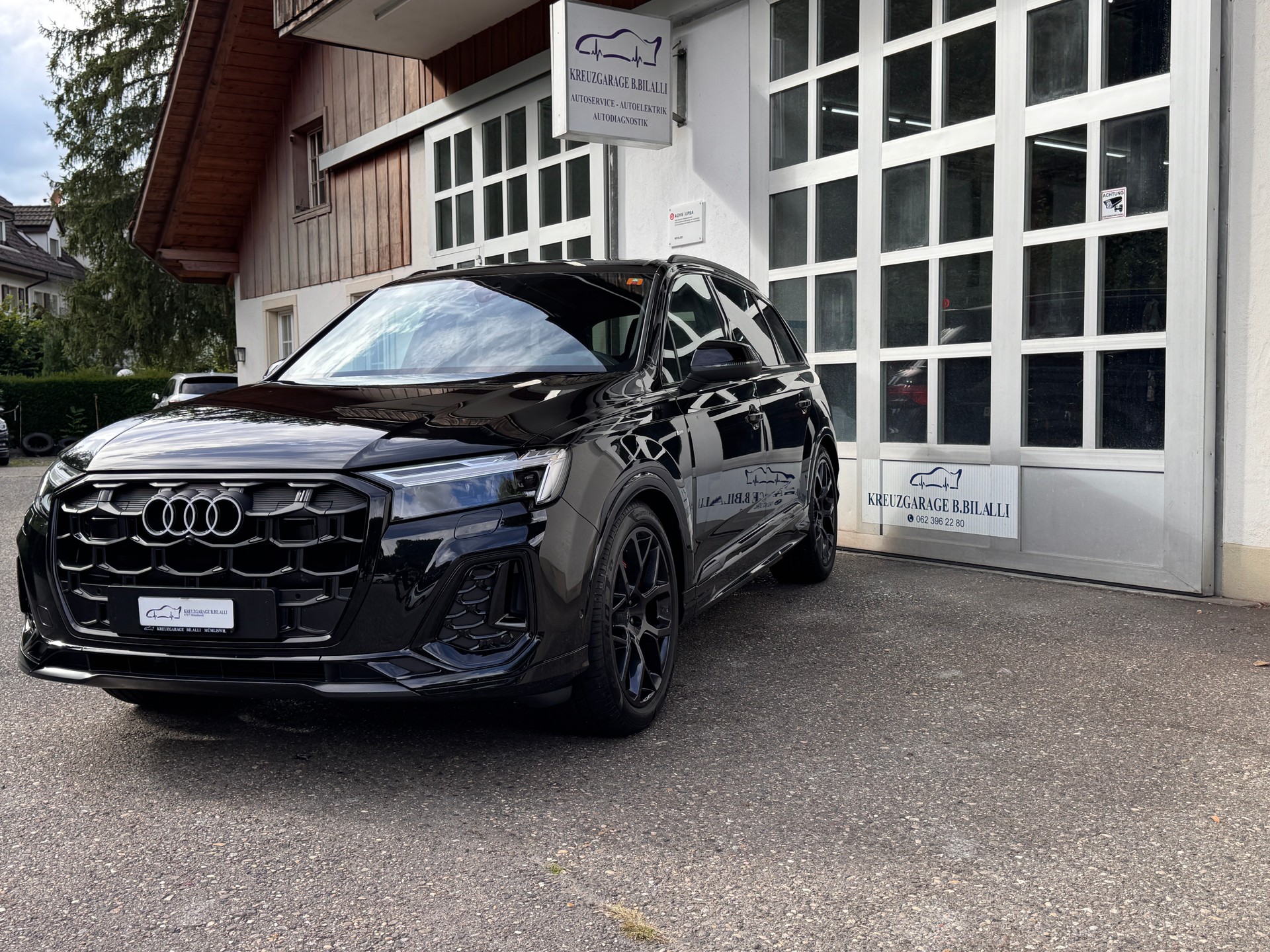 AUDI Q7 50 TDI S-Line quattro-image-2