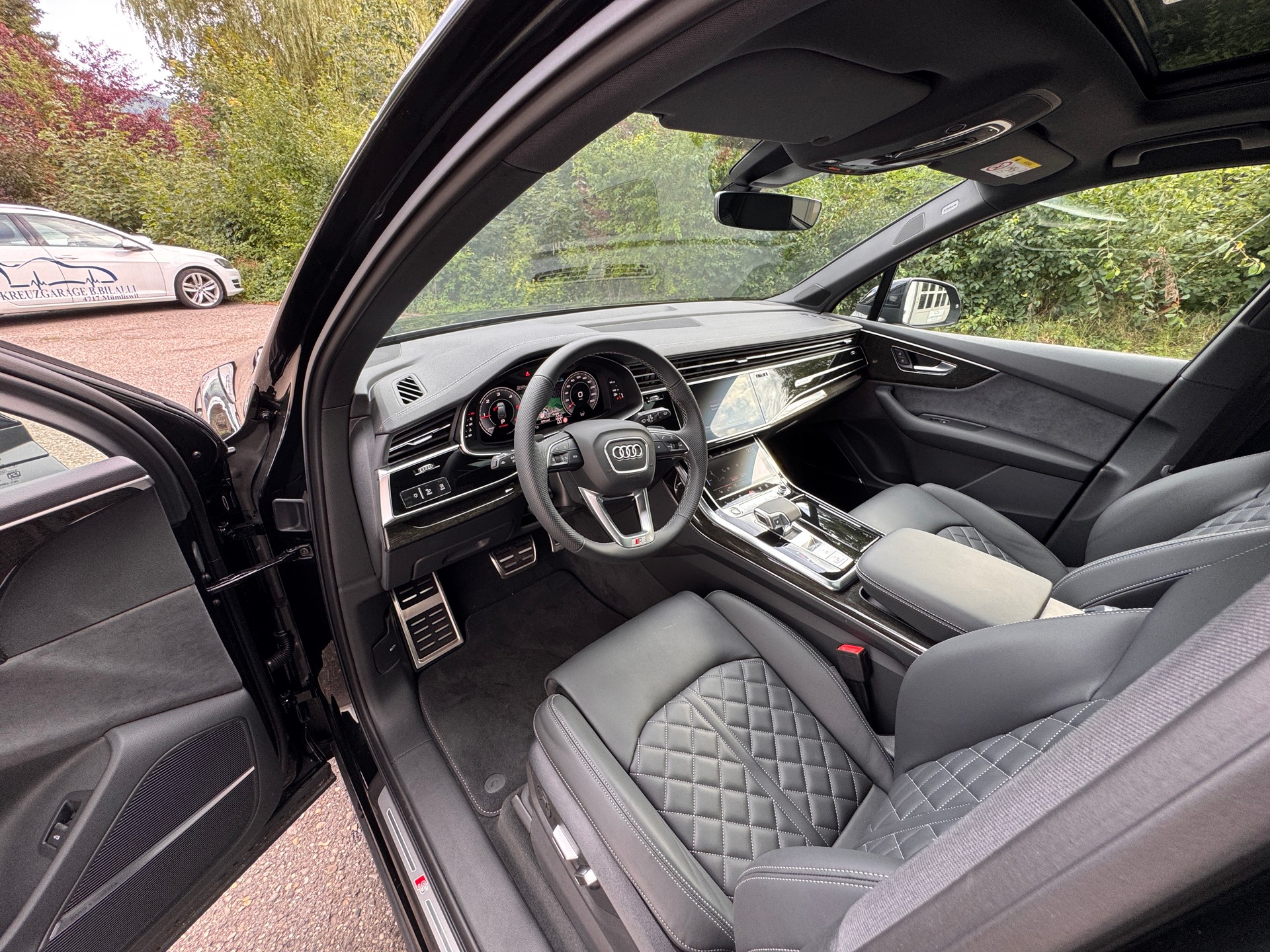 AUDI Q7 50 TDI S-Line quattro-image-4