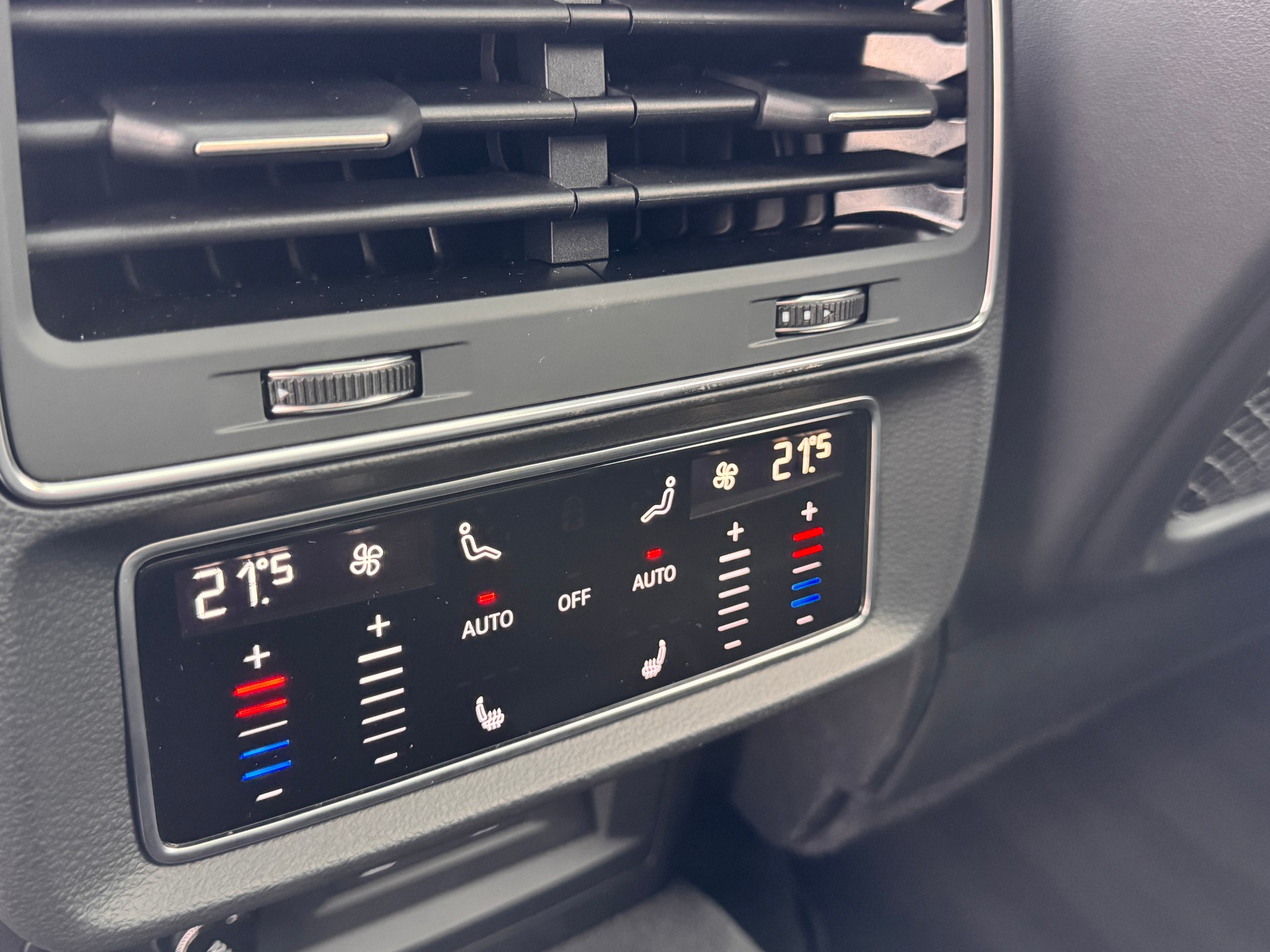 AUDI Q7 50 TDI S-Line quattro-image-10