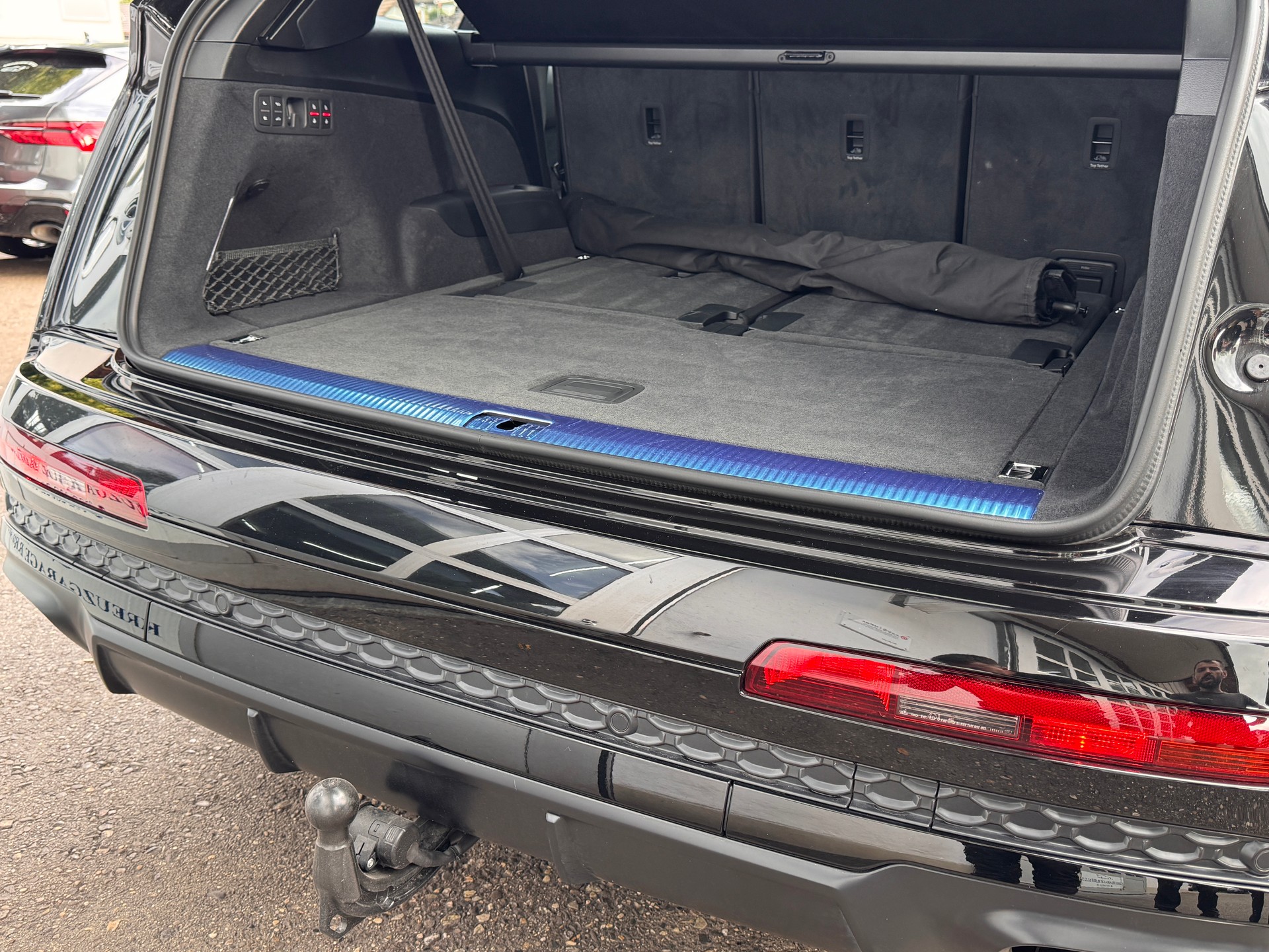 AUDI Q7 50 TDI S-Line quattro-image-11