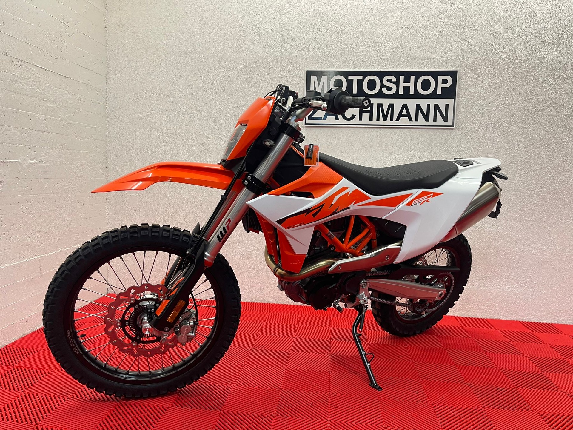 KTM 690 Enduro R 2026-showroom-element-2