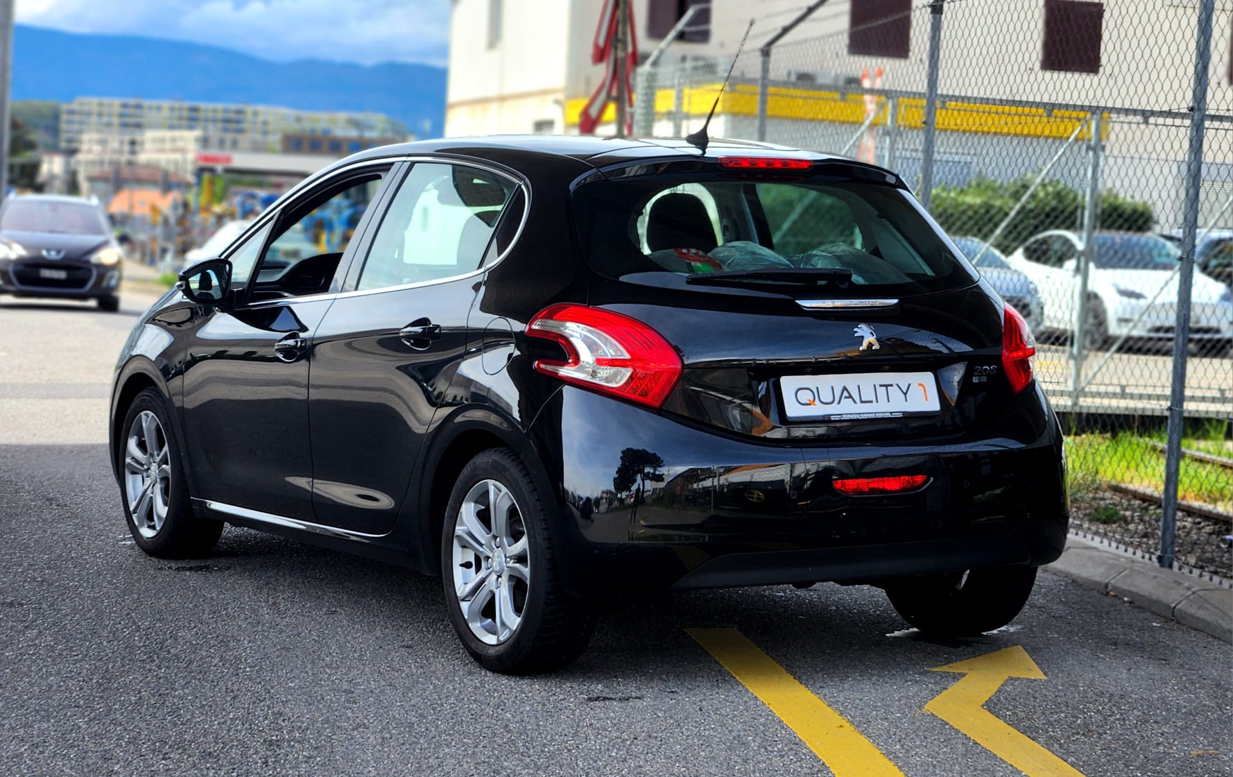 PEUGEOT 208 1.6 e-HDI Allure-image-3