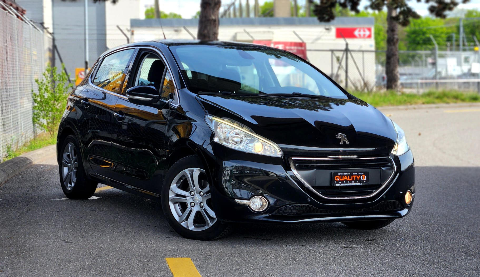 PEUGEOT 208 1.6 e-HDI Allure-image-0