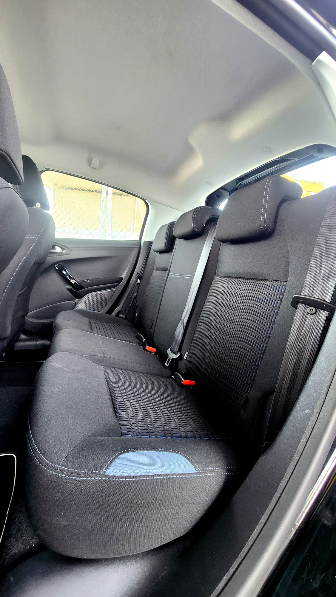 PEUGEOT 208 1.6 e-HDI Allure-image-5