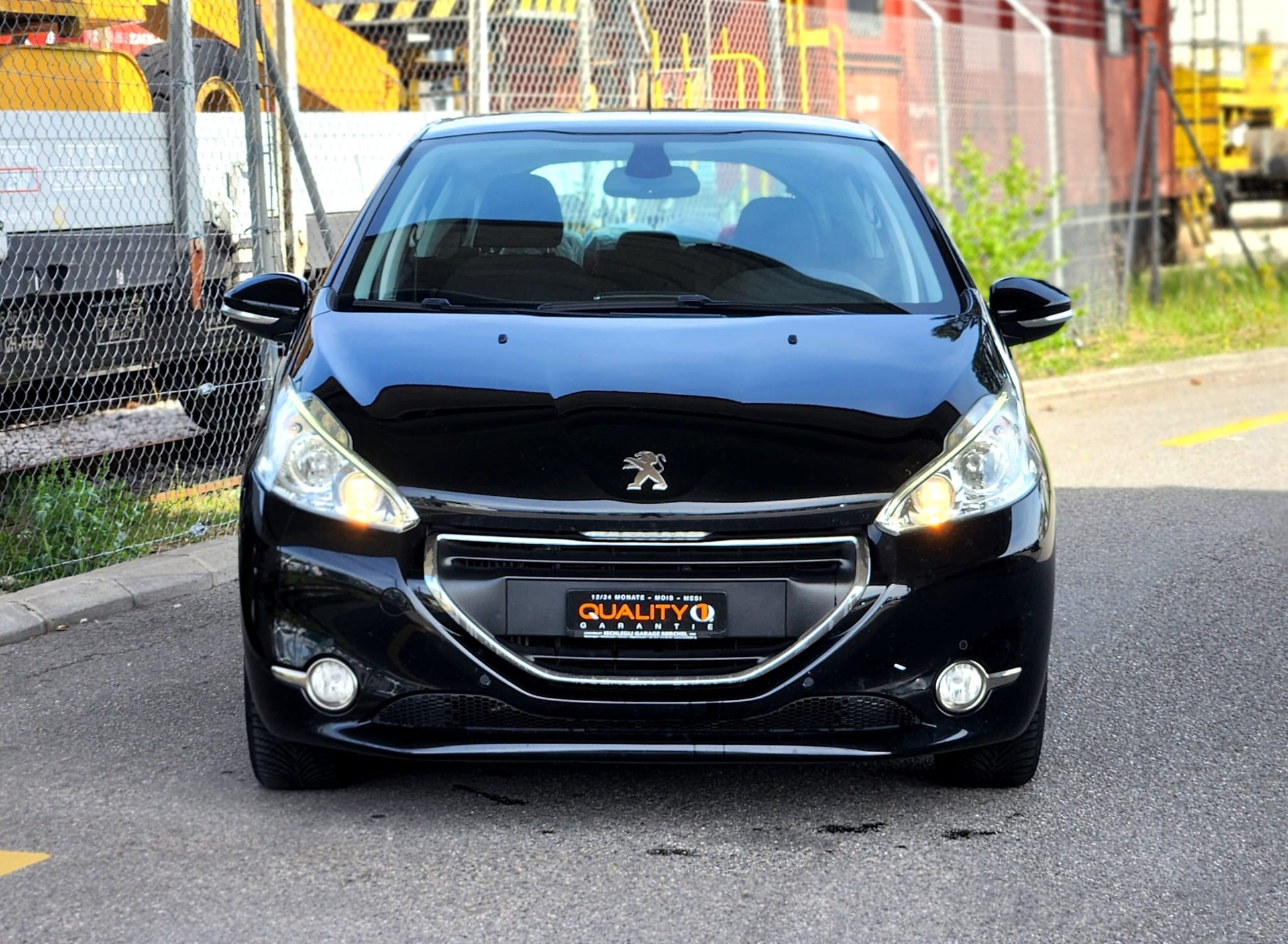 PEUGEOT 208 1.6 e-HDI Allure-image-1