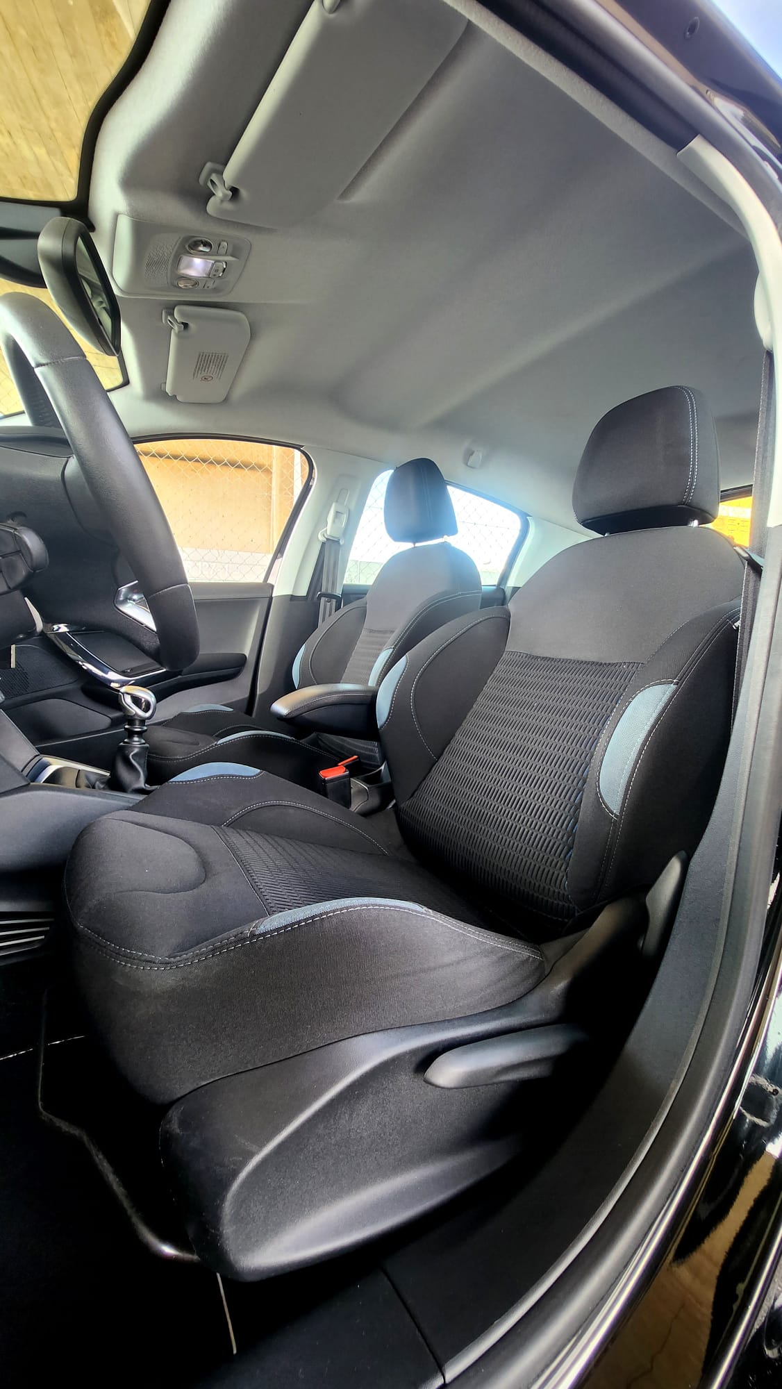 PEUGEOT 208 1.6 e-HDI Allure-image-6