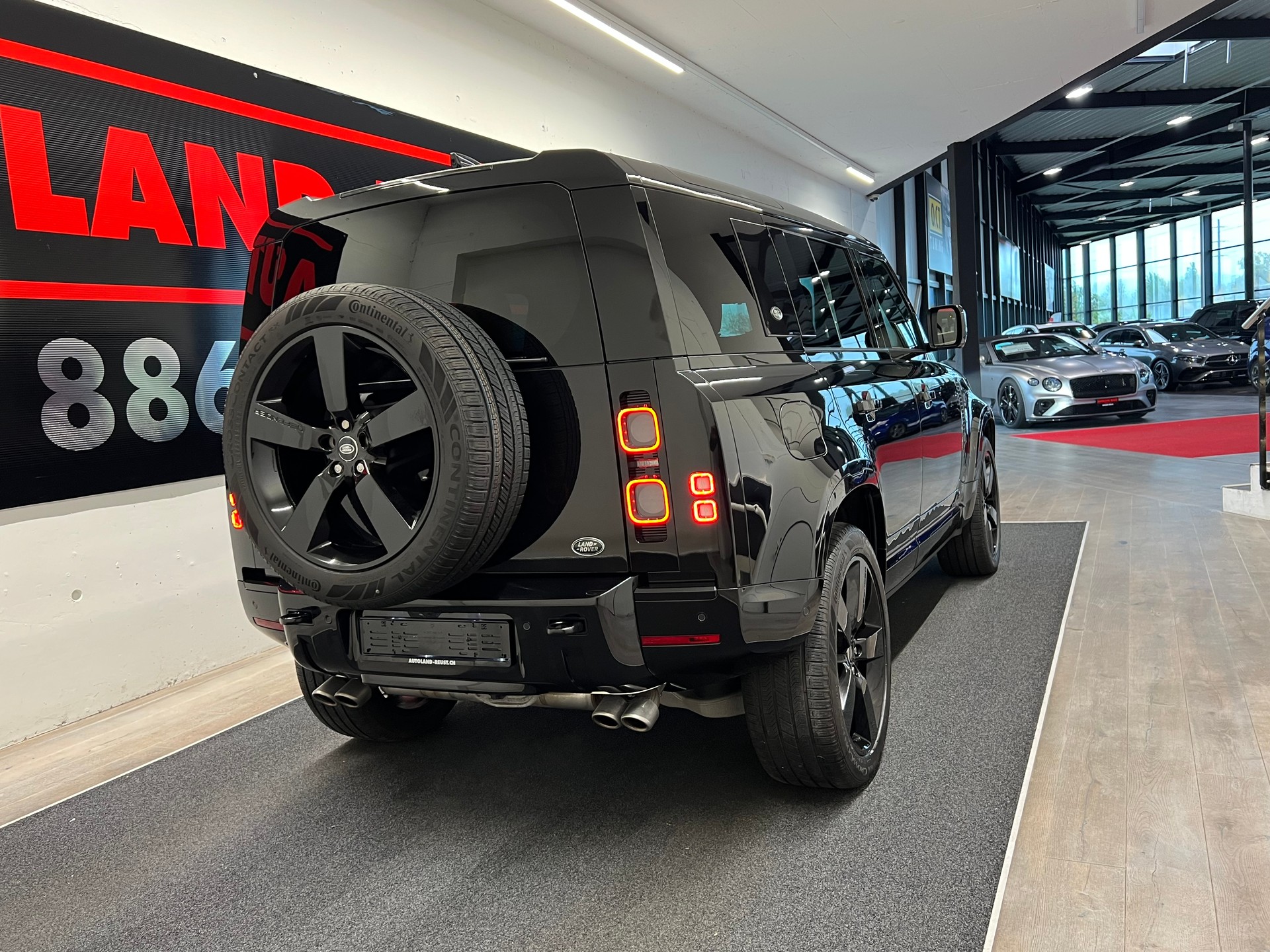 LAND ROVER Defender 110 525 V8 5.0 AT8-image-6