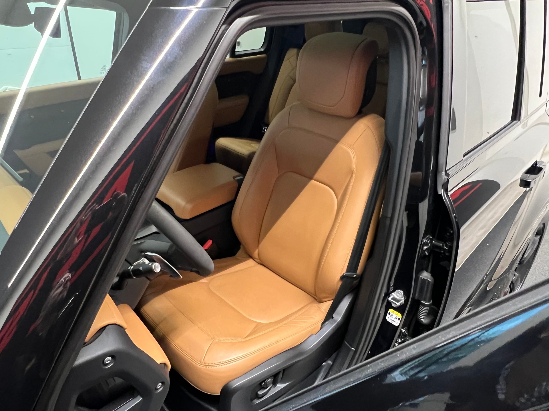 LAND ROVER Defender 110 525 V8 5.0 AT8-image-12