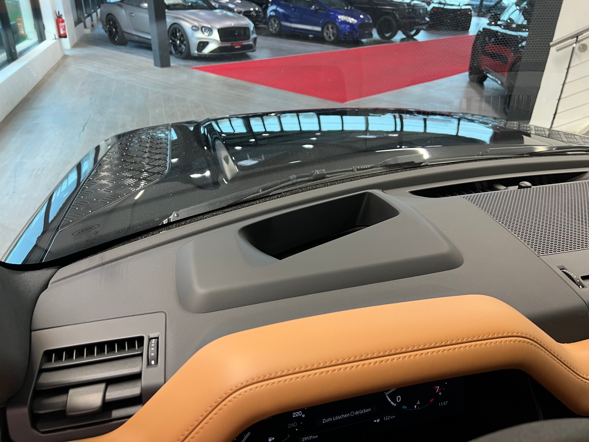 LAND ROVER Defender 110 525 V8 5.0 AT8-image-26
