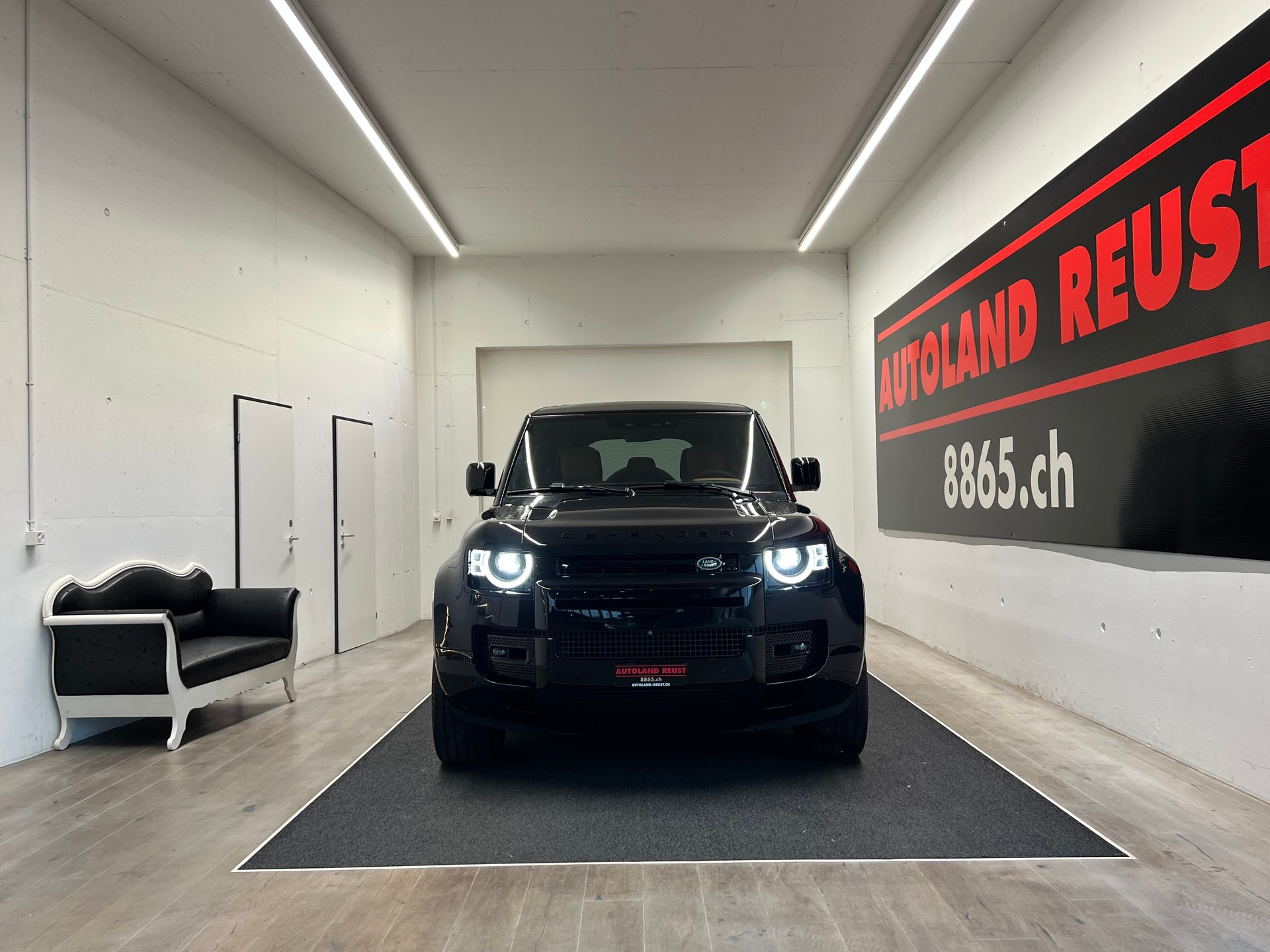 LAND ROVER Defender 110 525 V8 5.0 AT8-image-1