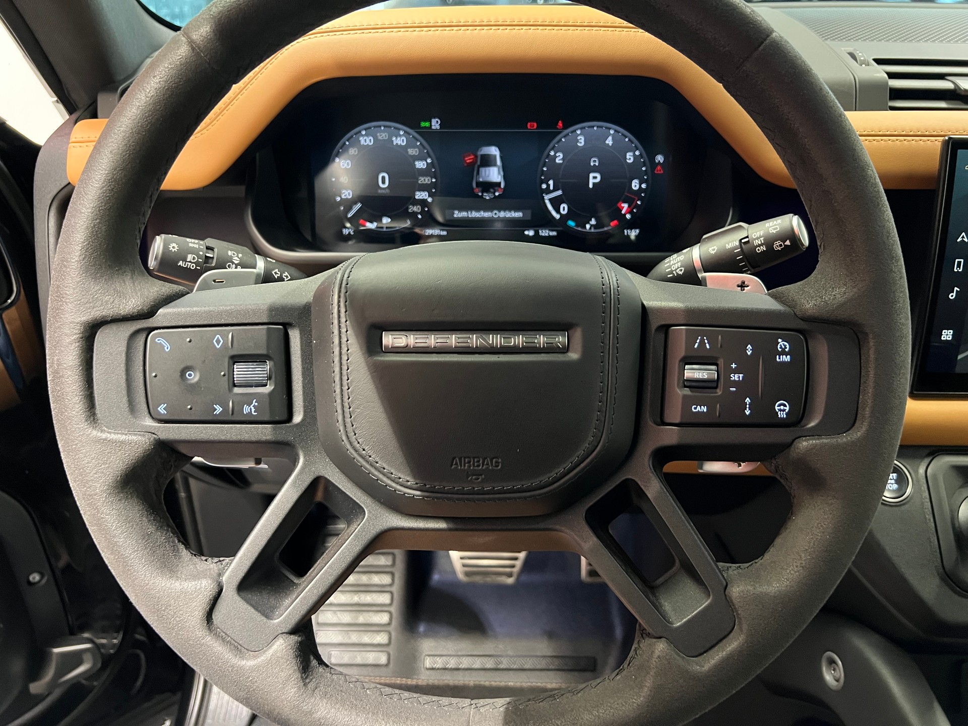 LAND ROVER Defender 110 525 V8 5.0 AT8-image-25