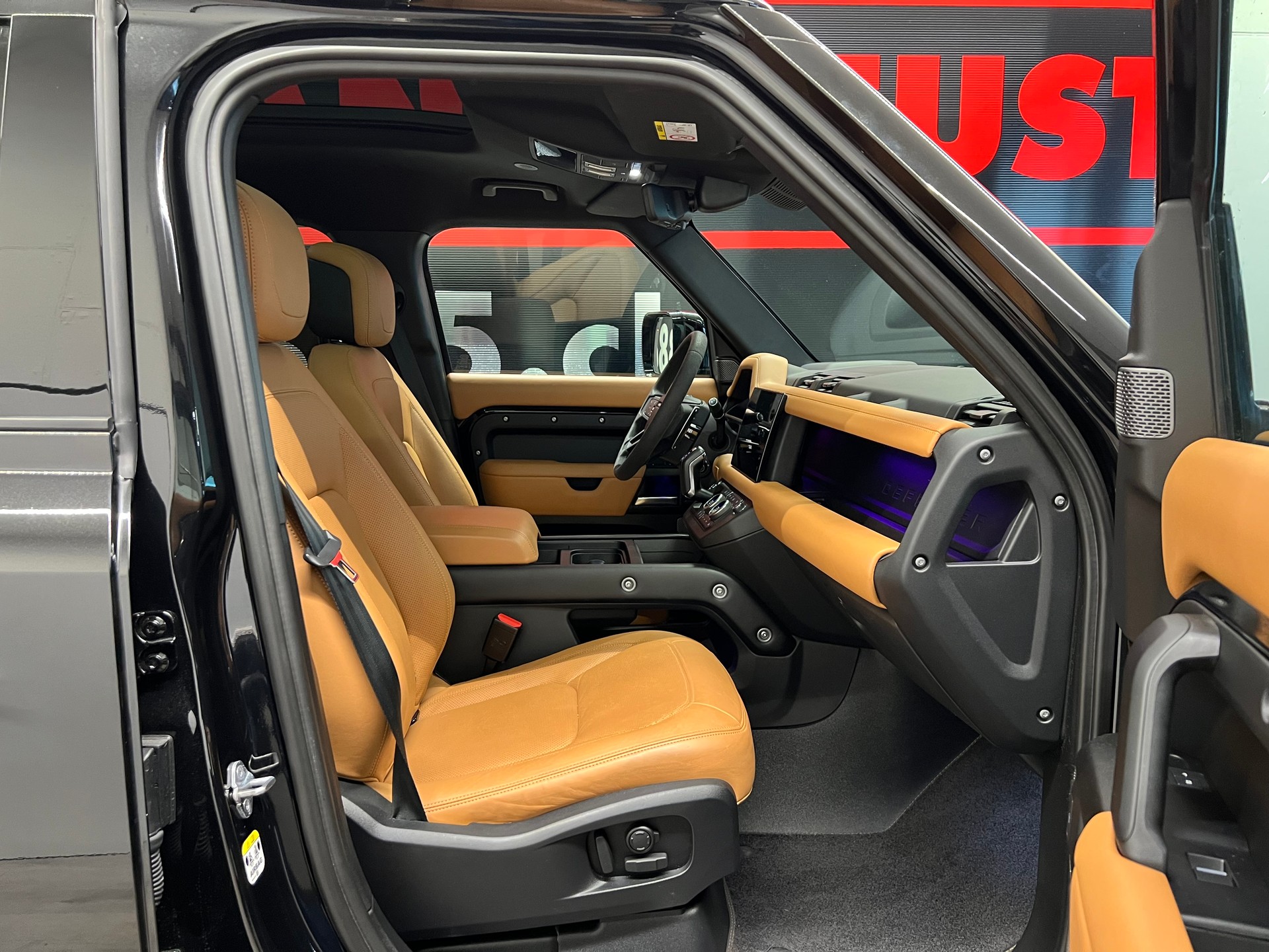 LAND ROVER Defender 110 525 V8 5.0 AT8-image-20