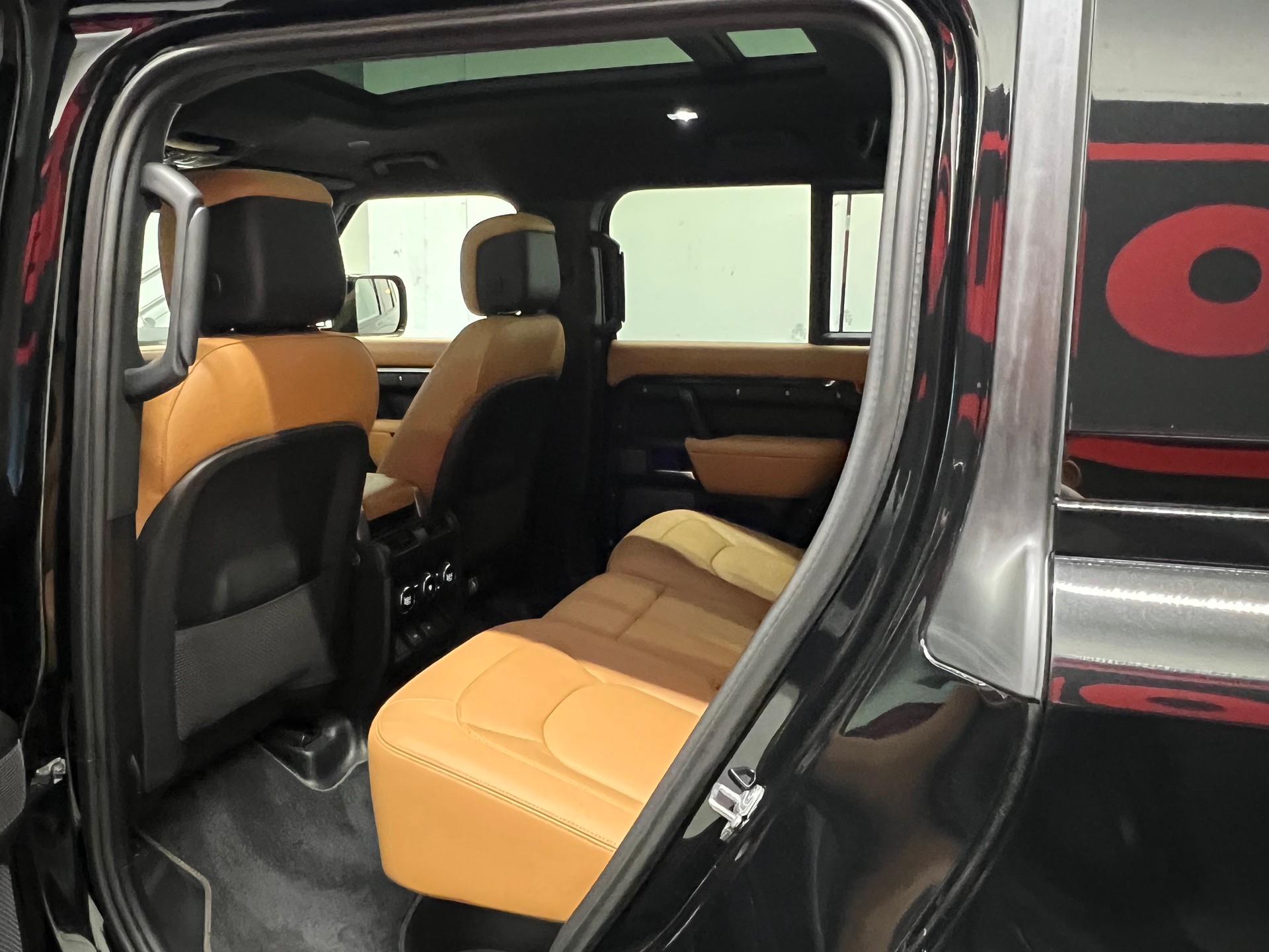 LAND ROVER Defender 110 525 V8 5.0 AT8-image-13