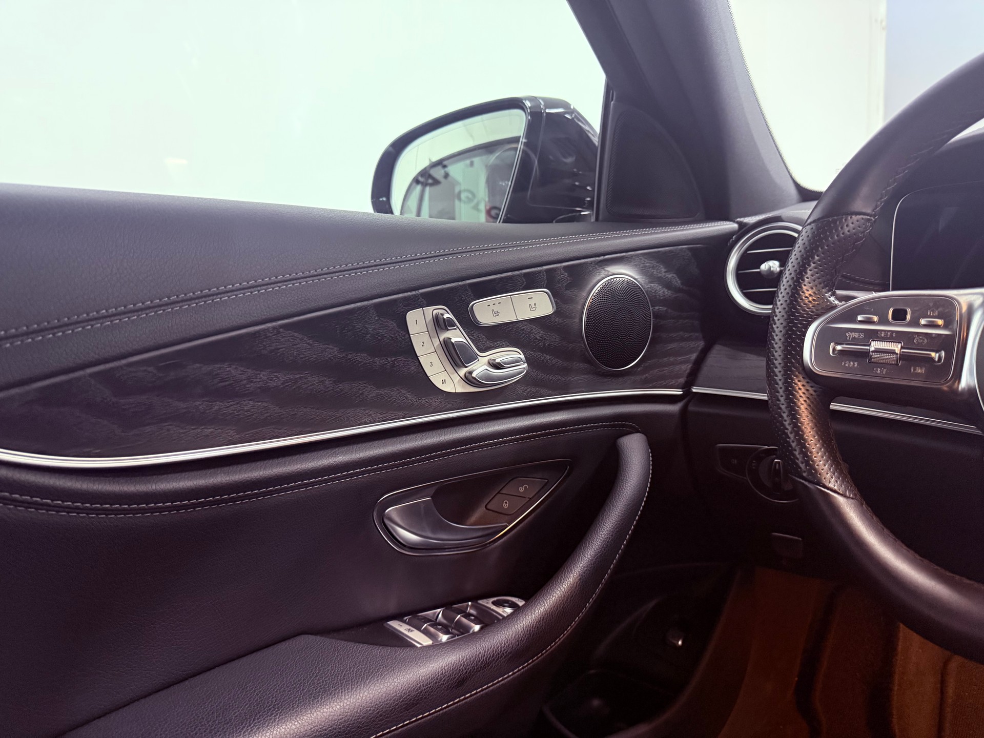 MERCEDES-BENZ E 200 d AMG Line 9G-Tronic-image-9