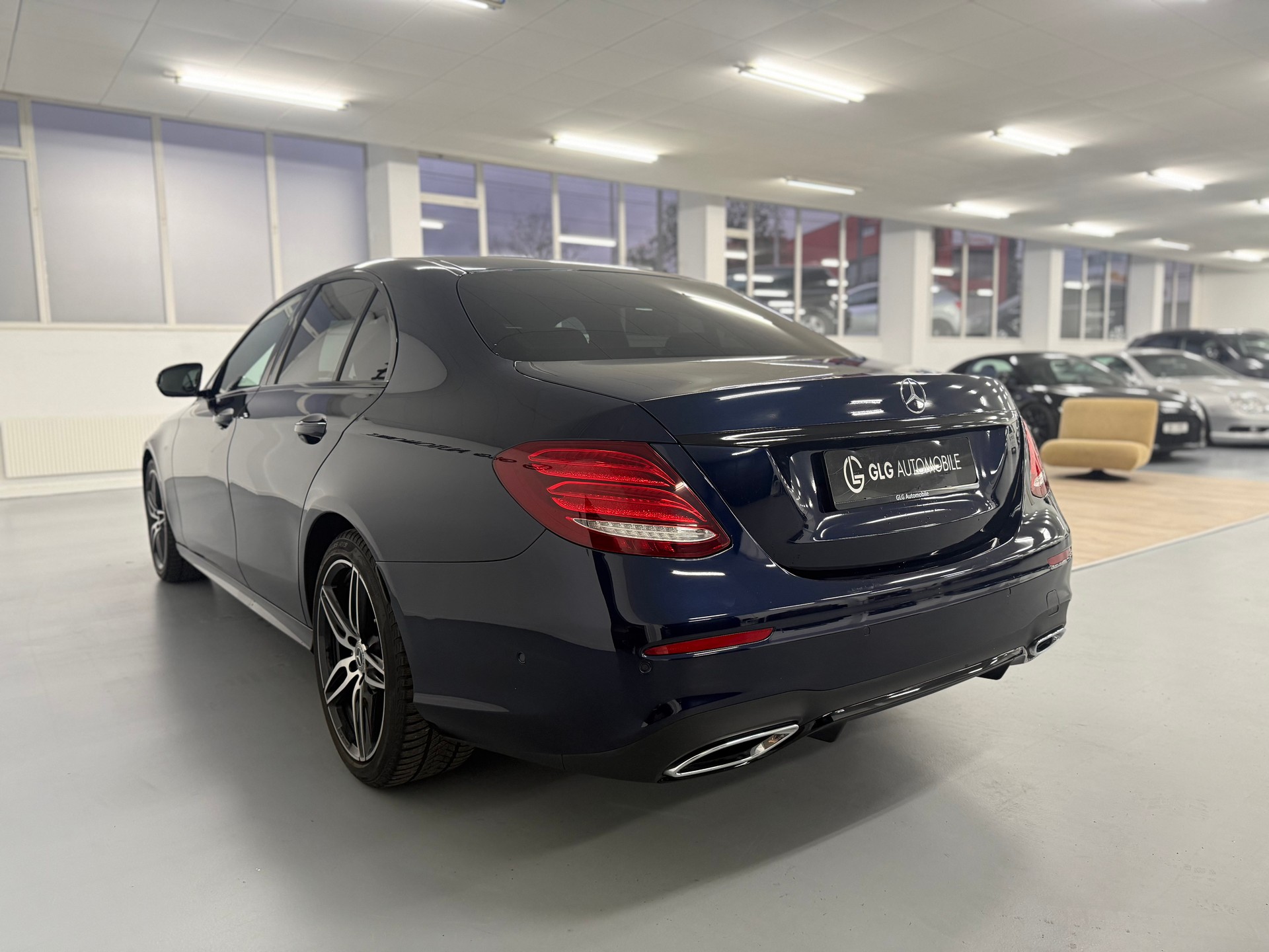 MERCEDES-BENZ E 200 d AMG Line 9G-Tronic-image-5
