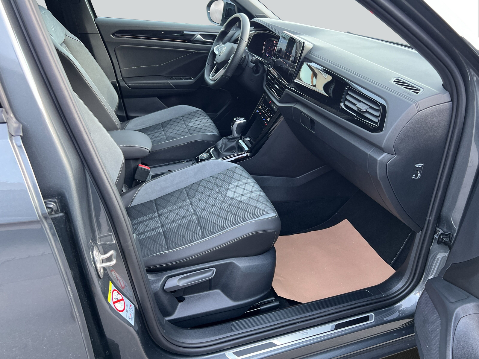 VW T-Roc 2.0 TSI R-Line DSG 4Motion-image-10
