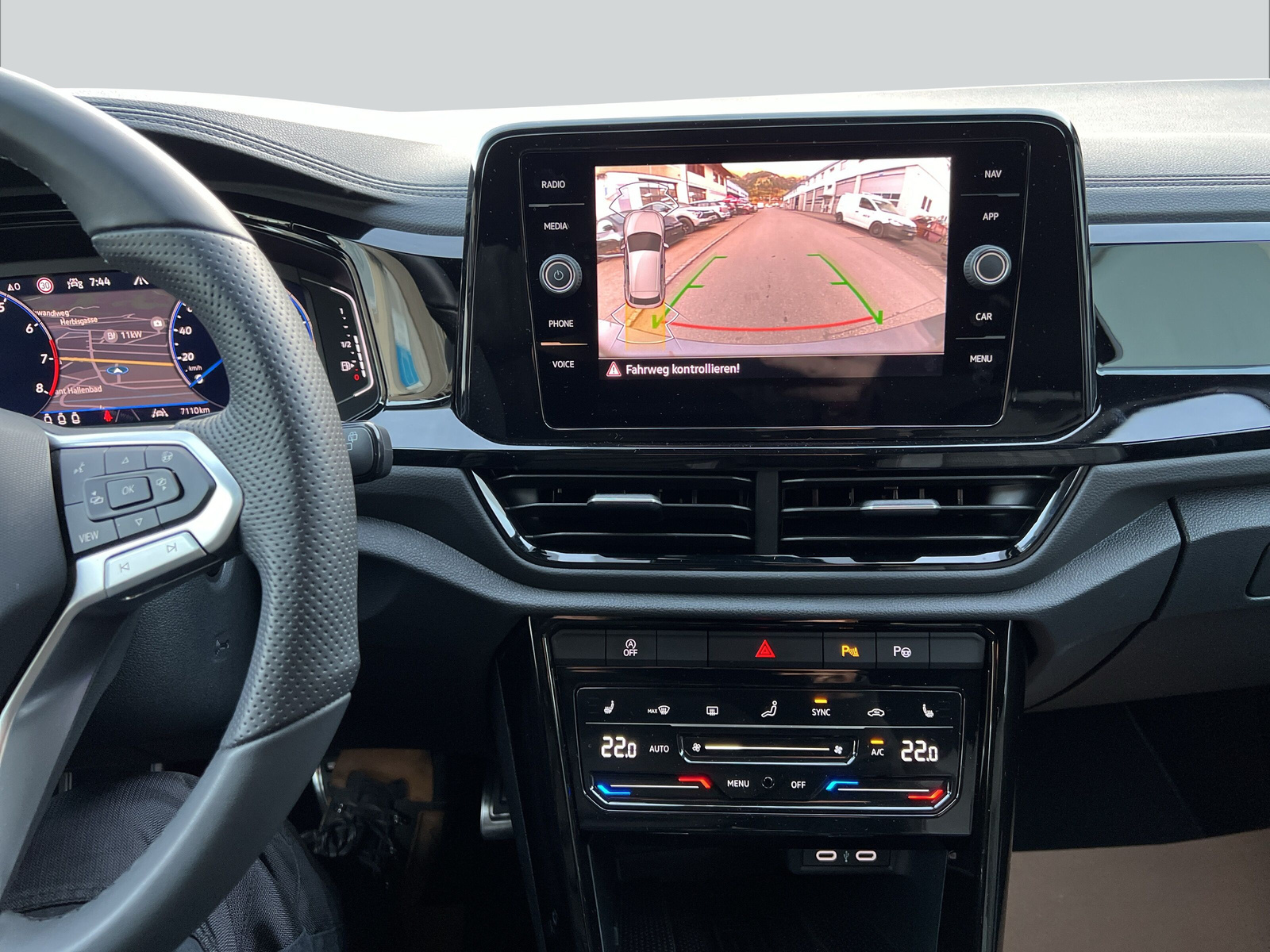 VW T-Roc 2.0 TSI R-Line DSG 4Motion-image-14